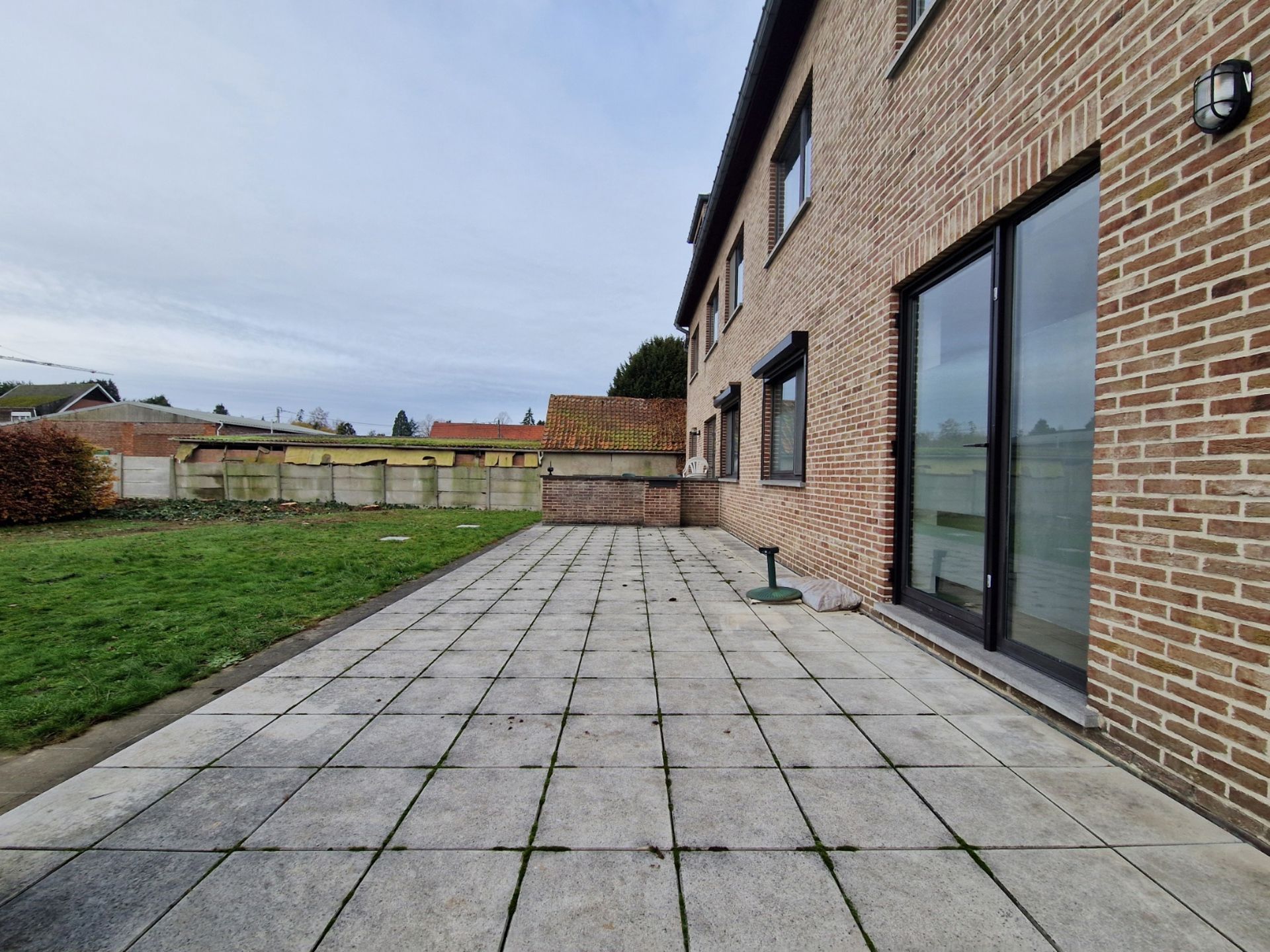 Instapklaar appartement met 2 slaapkamers, berging & parking foto 14