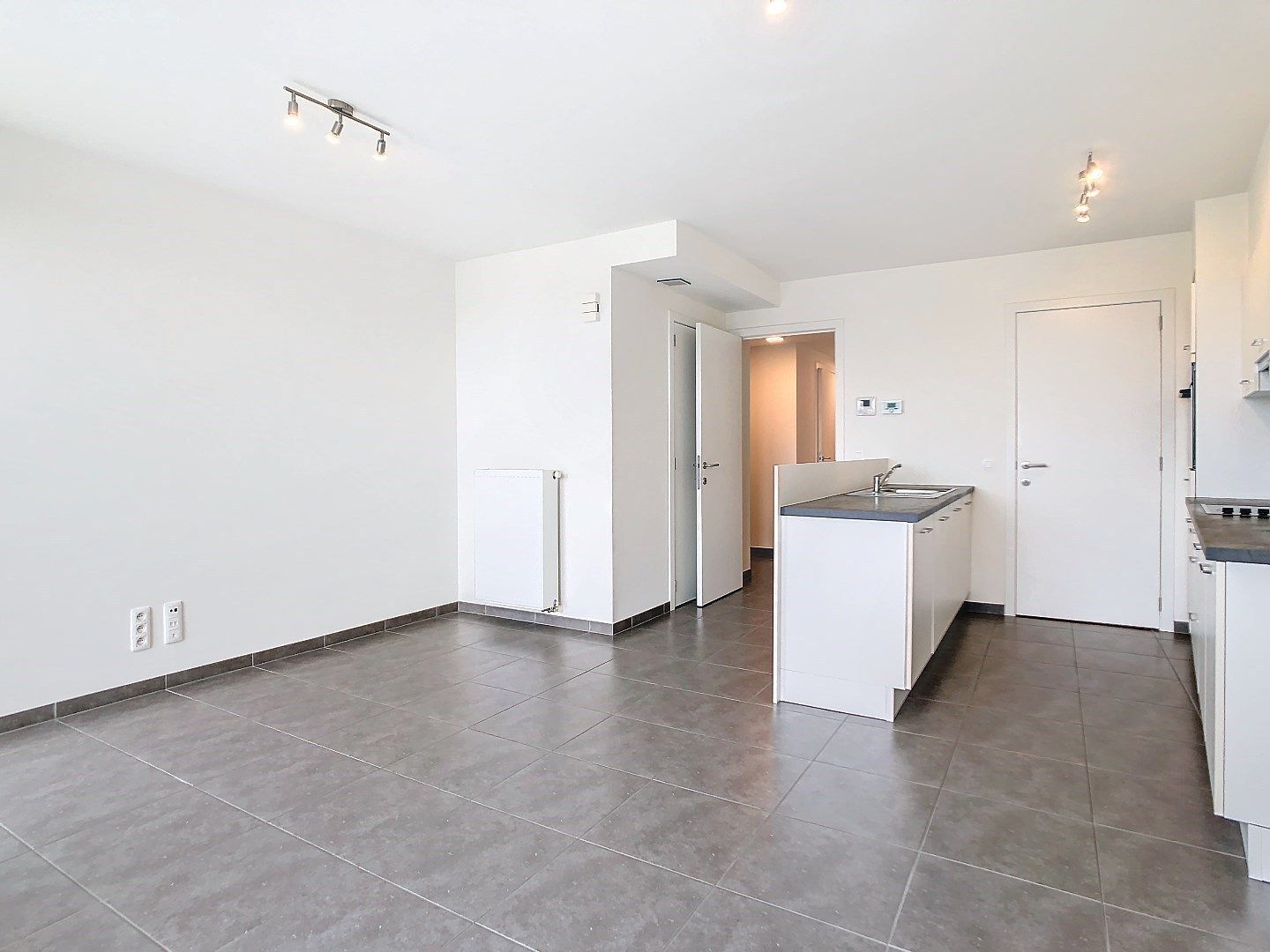 Energiezuinig, modern appartement met 2 slaapkamers in centrum Oostnieuwkerke foto 2