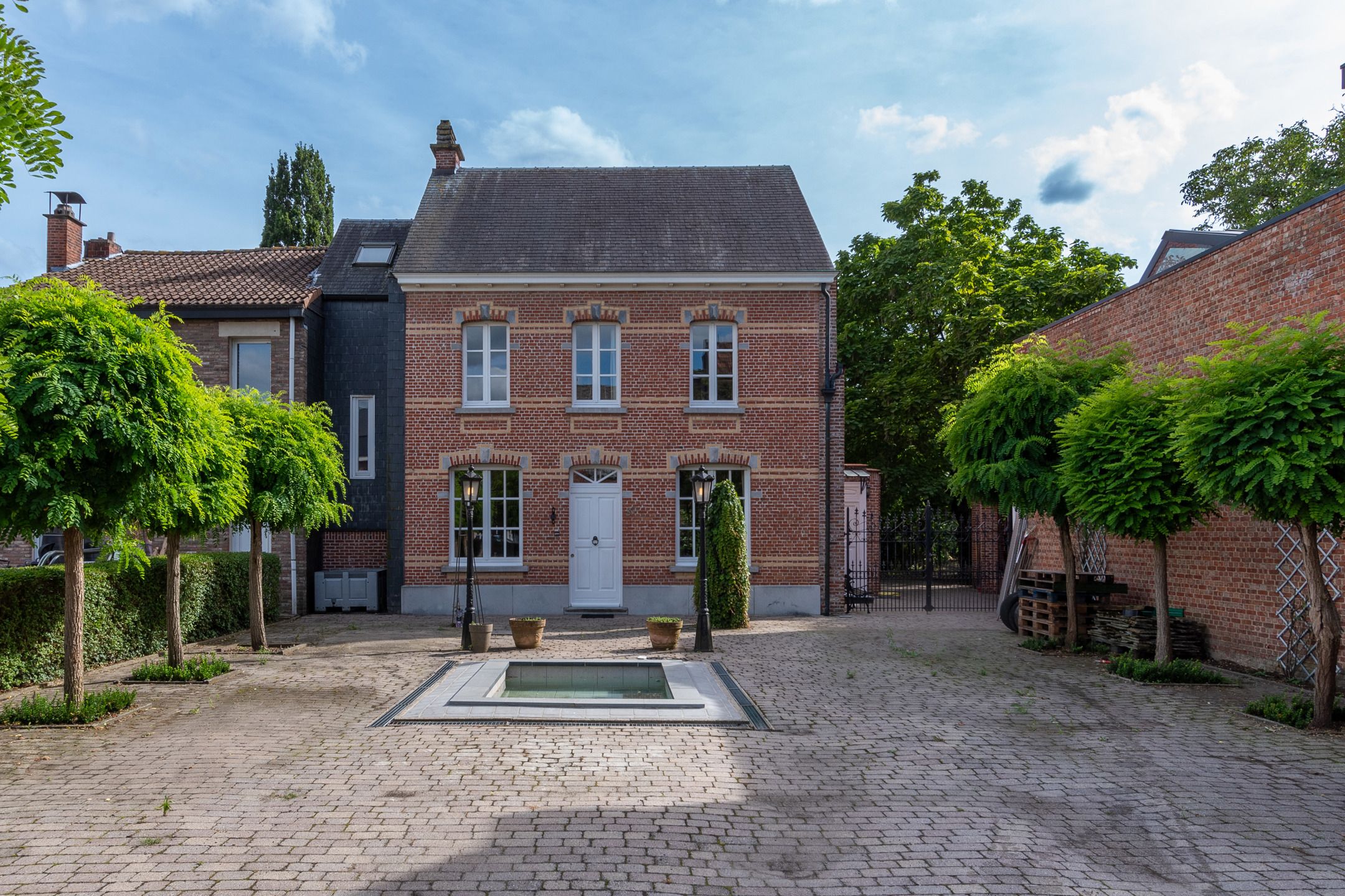 Karaktervolle burgerwoning met prachtige tuin foto 2