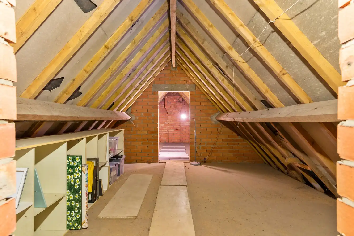 Charmante woning met 4 slaapkamers, grote tuin en dubbele garage foto 25