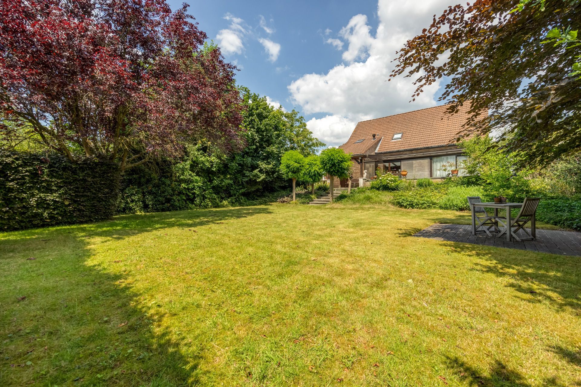 Open bebouwing met 4 slpks en grote tuin foto 2