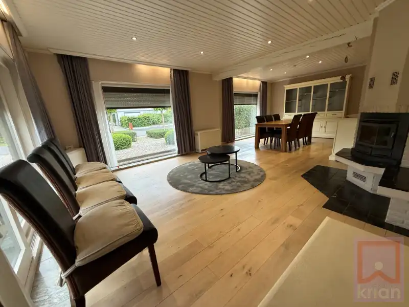 Ruime gelijkvloerse woning met 3 slaapkamers, zolderverdieping en garage op 1.340 m² foto 8