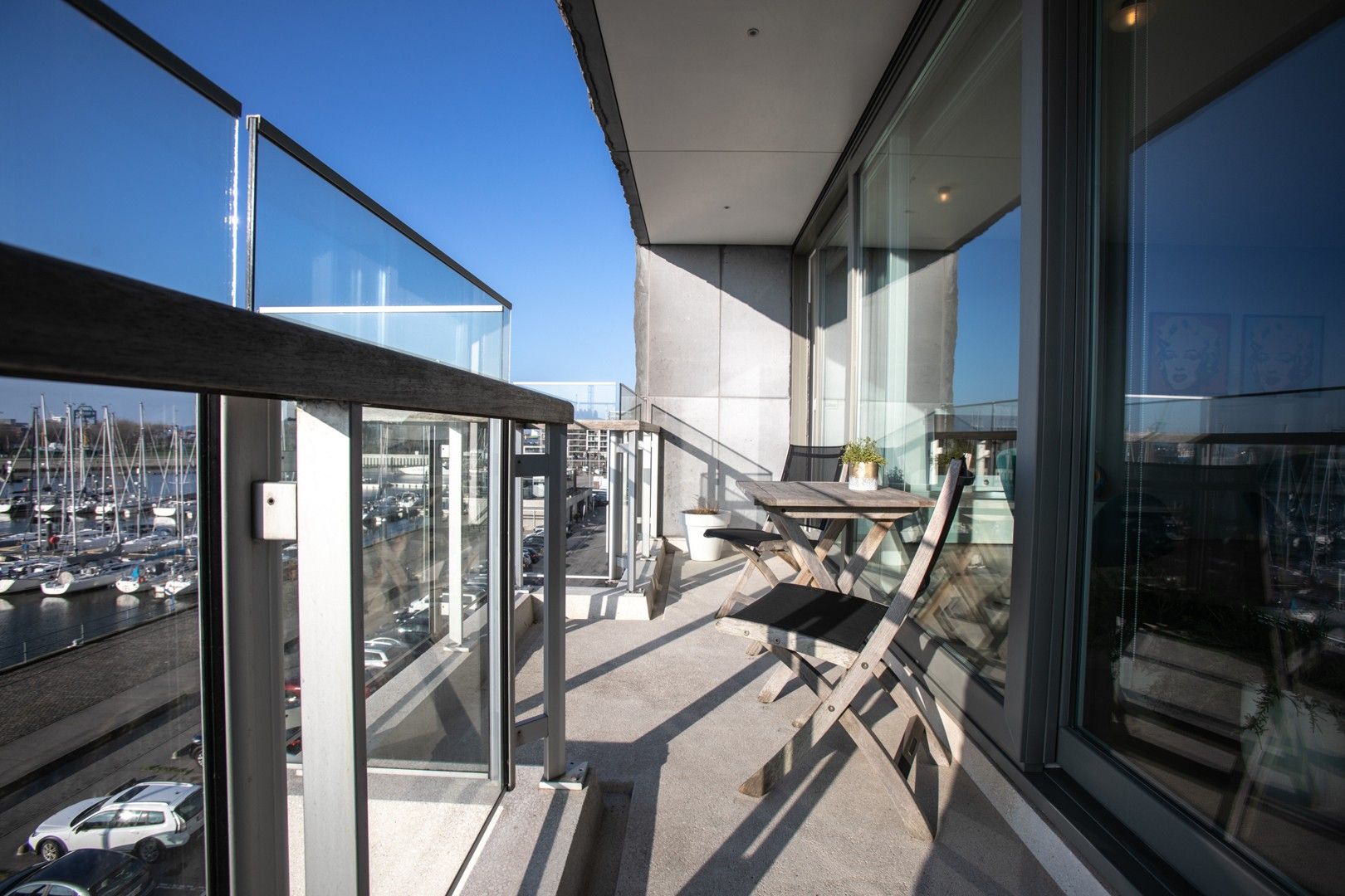 Verzorgd appartement met balkon en zicht op de jachthaven foto 2