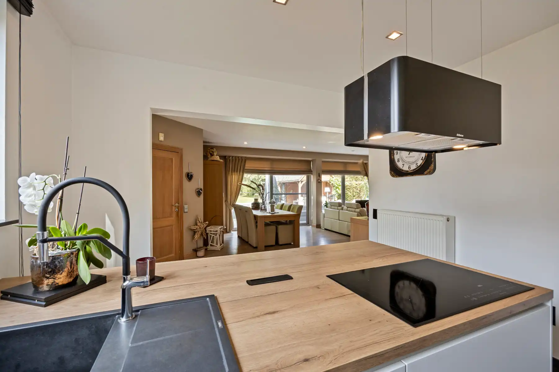Stijlvolle villa met zwembad, poolhouse en private tuin foto 13