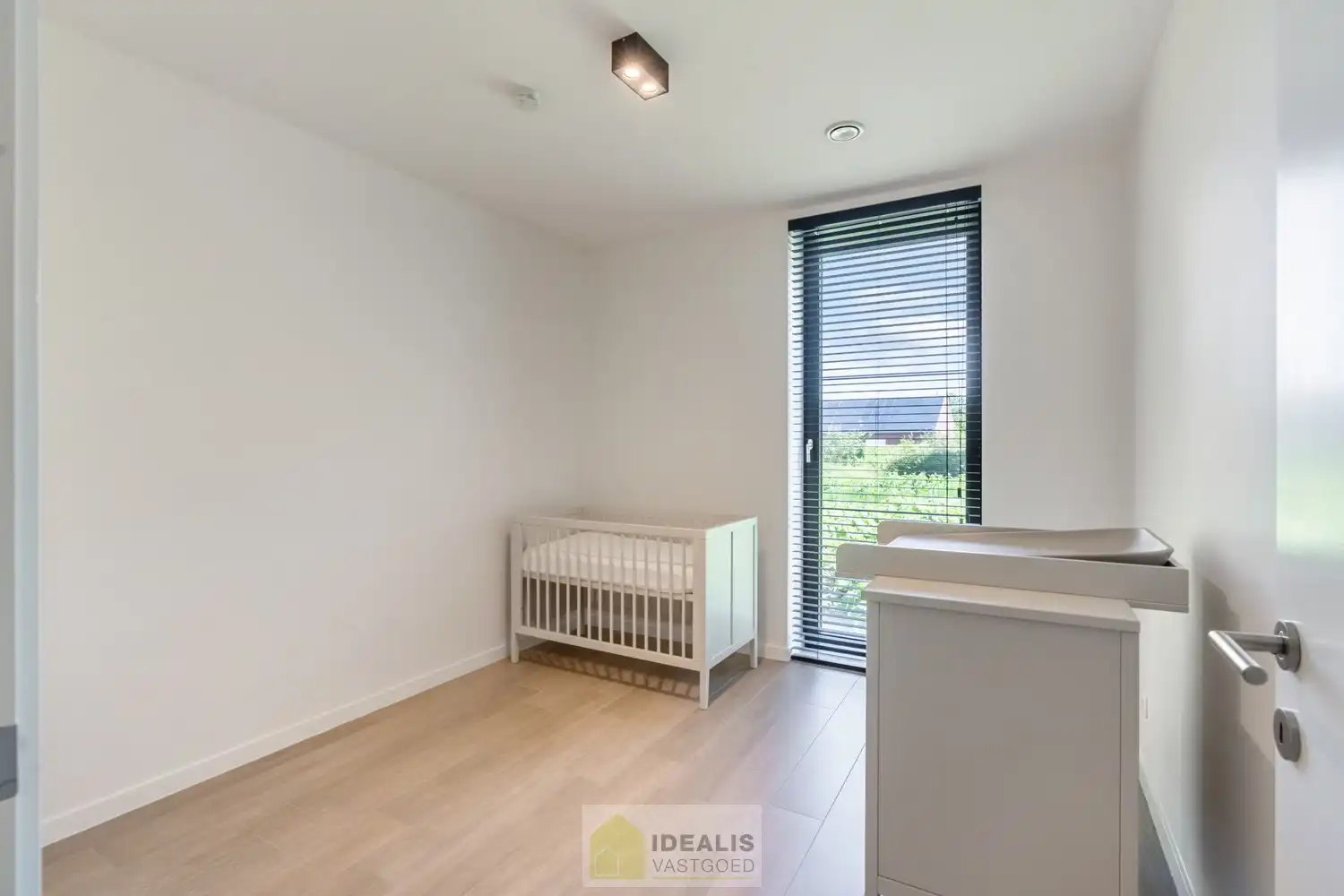 RECENT EN PERFECT ONDERHOUDEN GELIJKVLOERSAPPARTEMENT AAN DE RAND VAN HET CENTRUM IN PRACHTIG GROENE OMGEVING foto 11