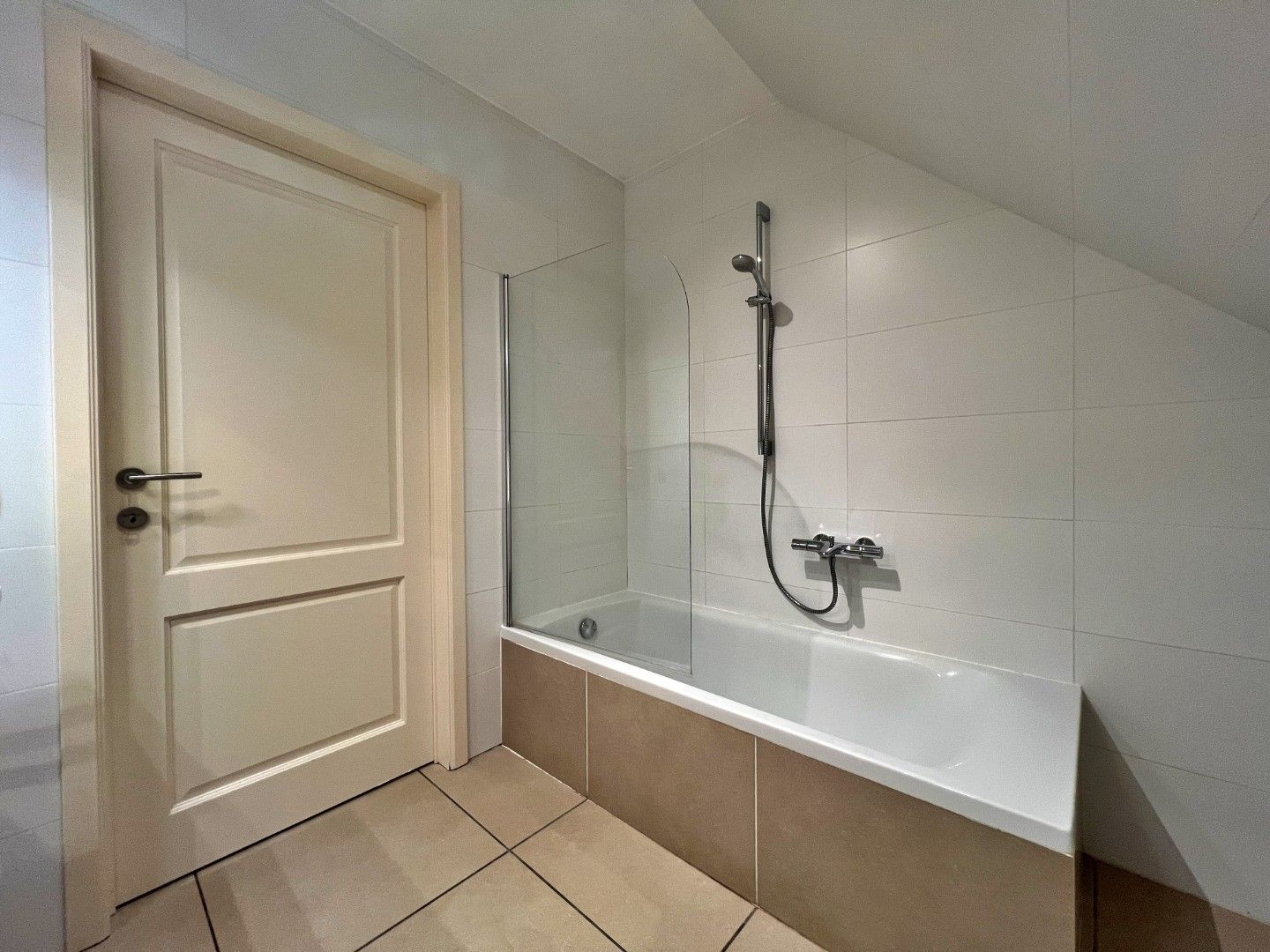 🏡 Ruime gezinswoning te huur in het hart van Lovendegem foto 20
