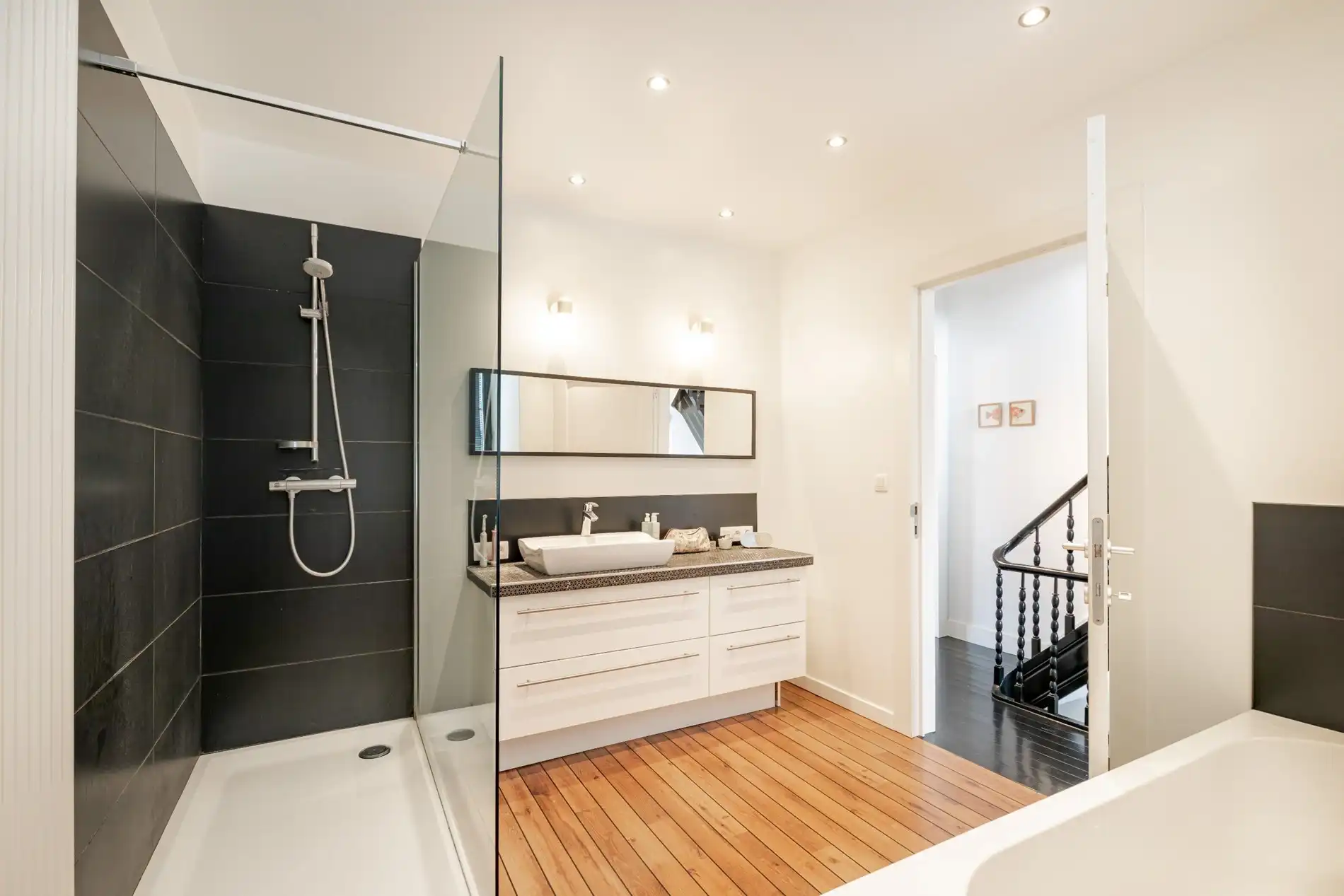 Knap ingerichte woning met heerlijke tuin! foto 9