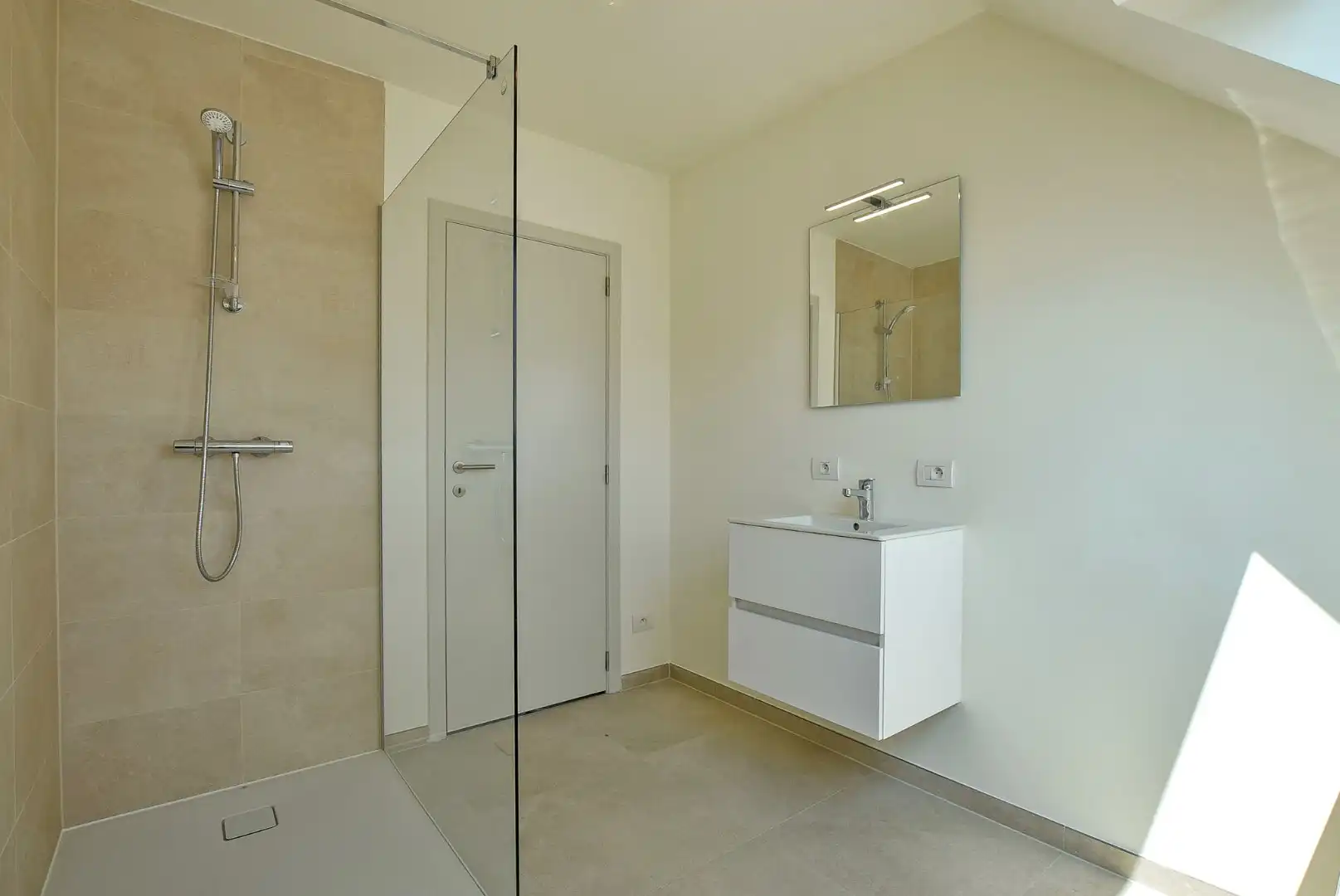 Prachtig afgewerkte nieuwbouwwoning met 4 slaapkamers te Pervijze (Diksmuide).  foto 15