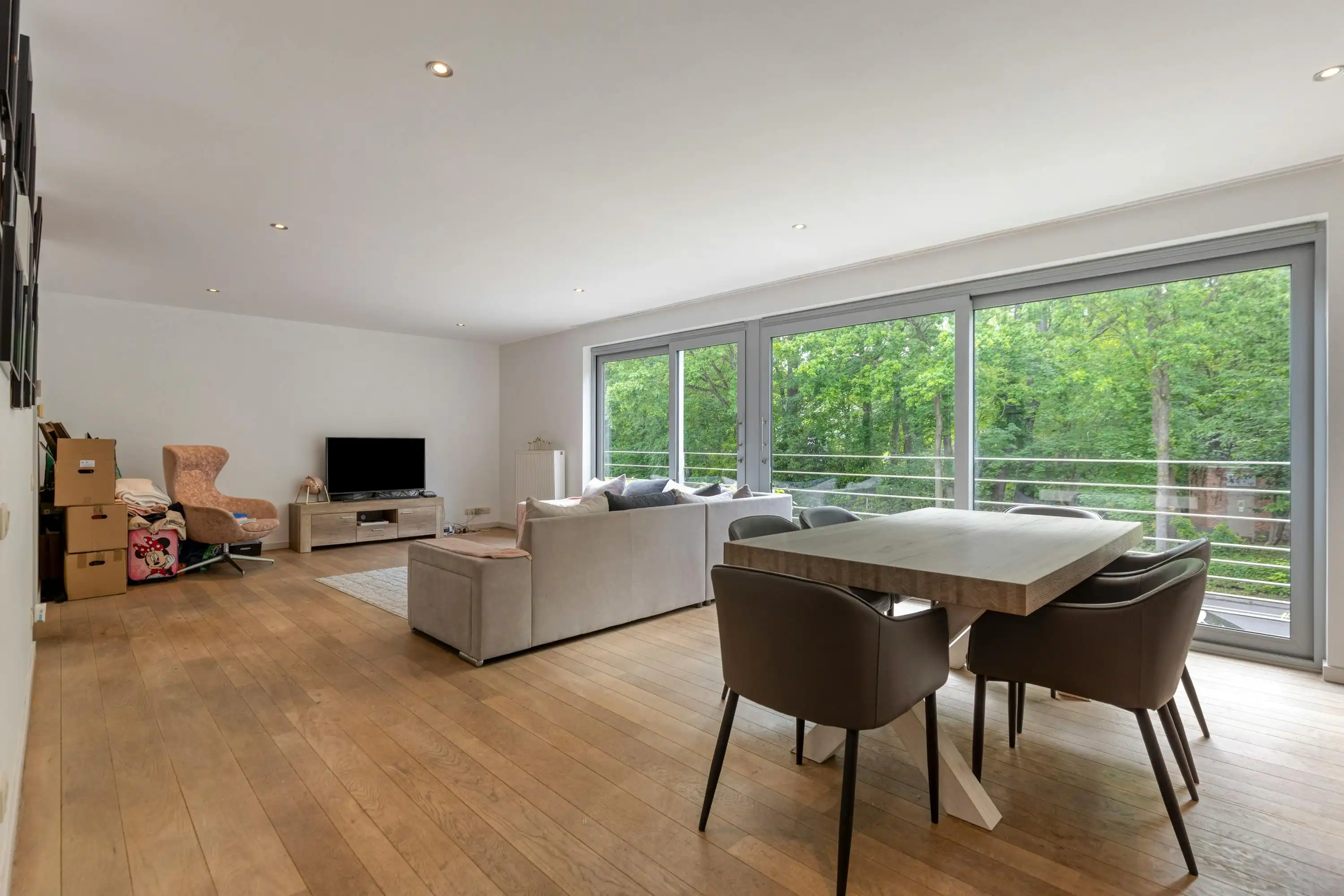 Ruim appartement met 2 slpk en garage te koop in Brasschaat foto {{pictureIndex}}