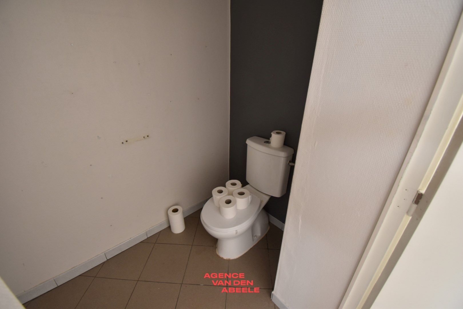 Commercieel gelegen woning met 4 slaapkamers en tuin foto 17