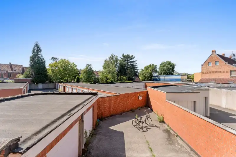 Gerenoveerd appartement met garage foto 15