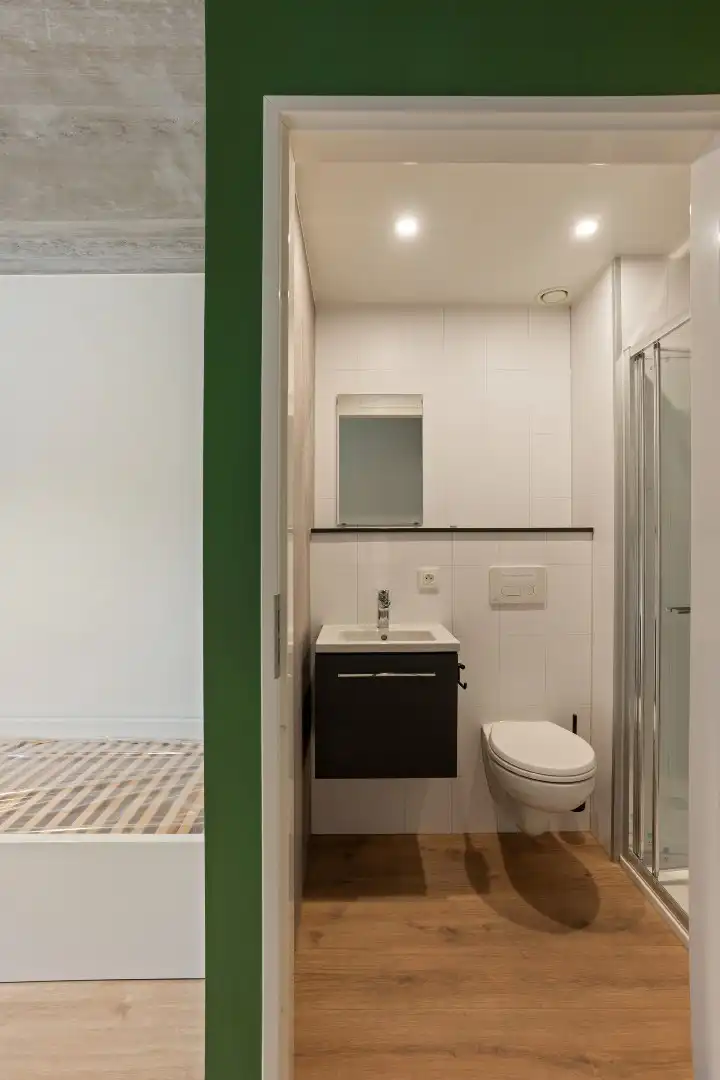 Gelijkvloerse nieuwbouwstudentenkamer met privébadkamer in hartje Kortrijk foto 8