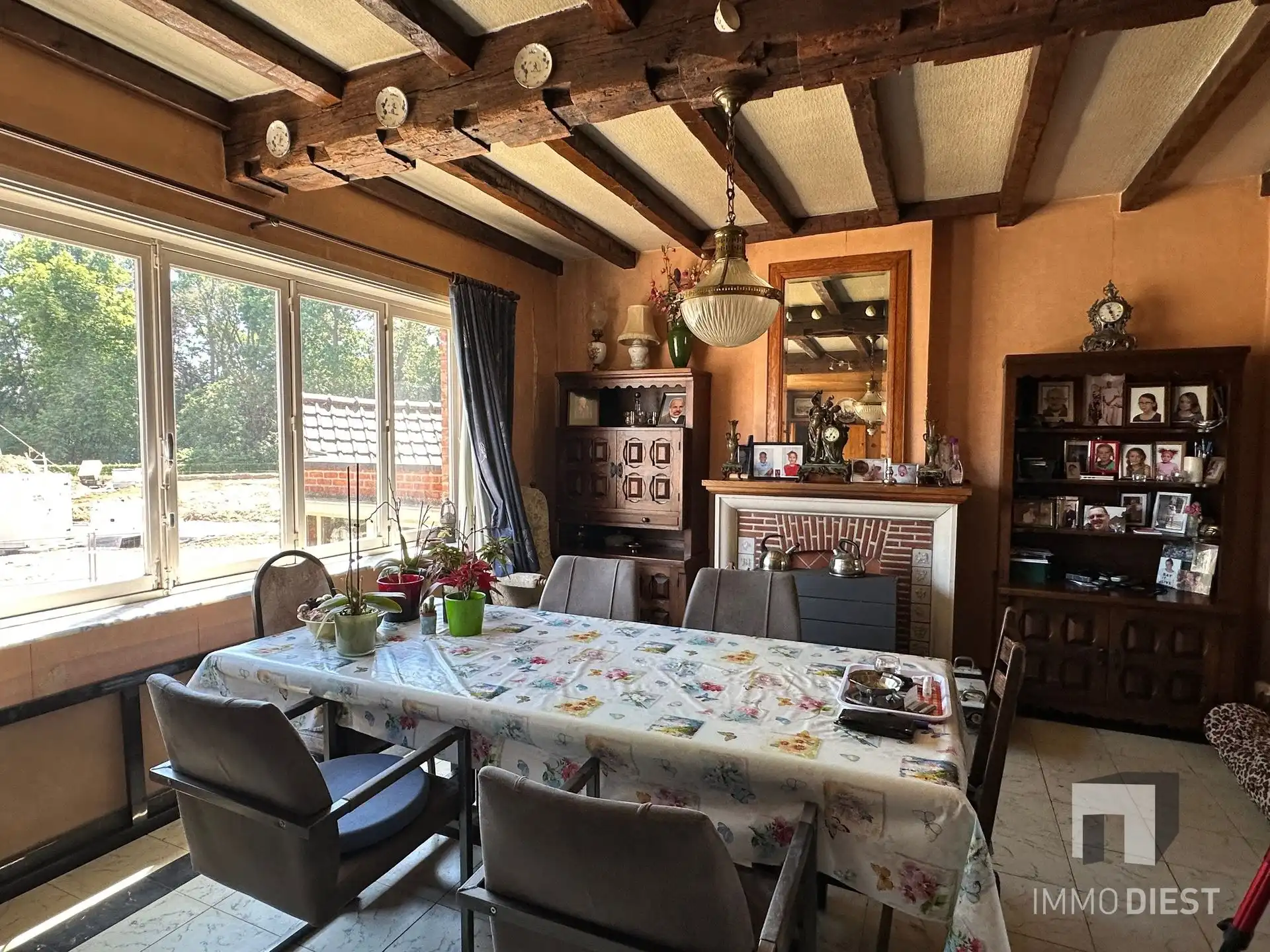 Te renoveren woning met 3 slaapkamers, 2 garages en tuin in Diest foto 10