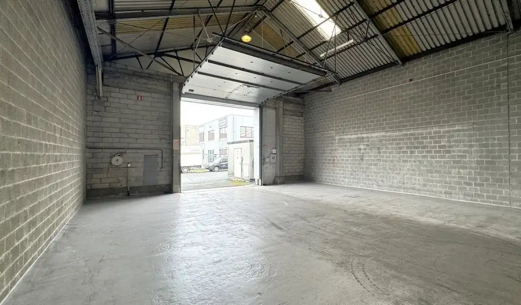 Magazijn te huur aan Houtdok in haven Antwerpen foto 2