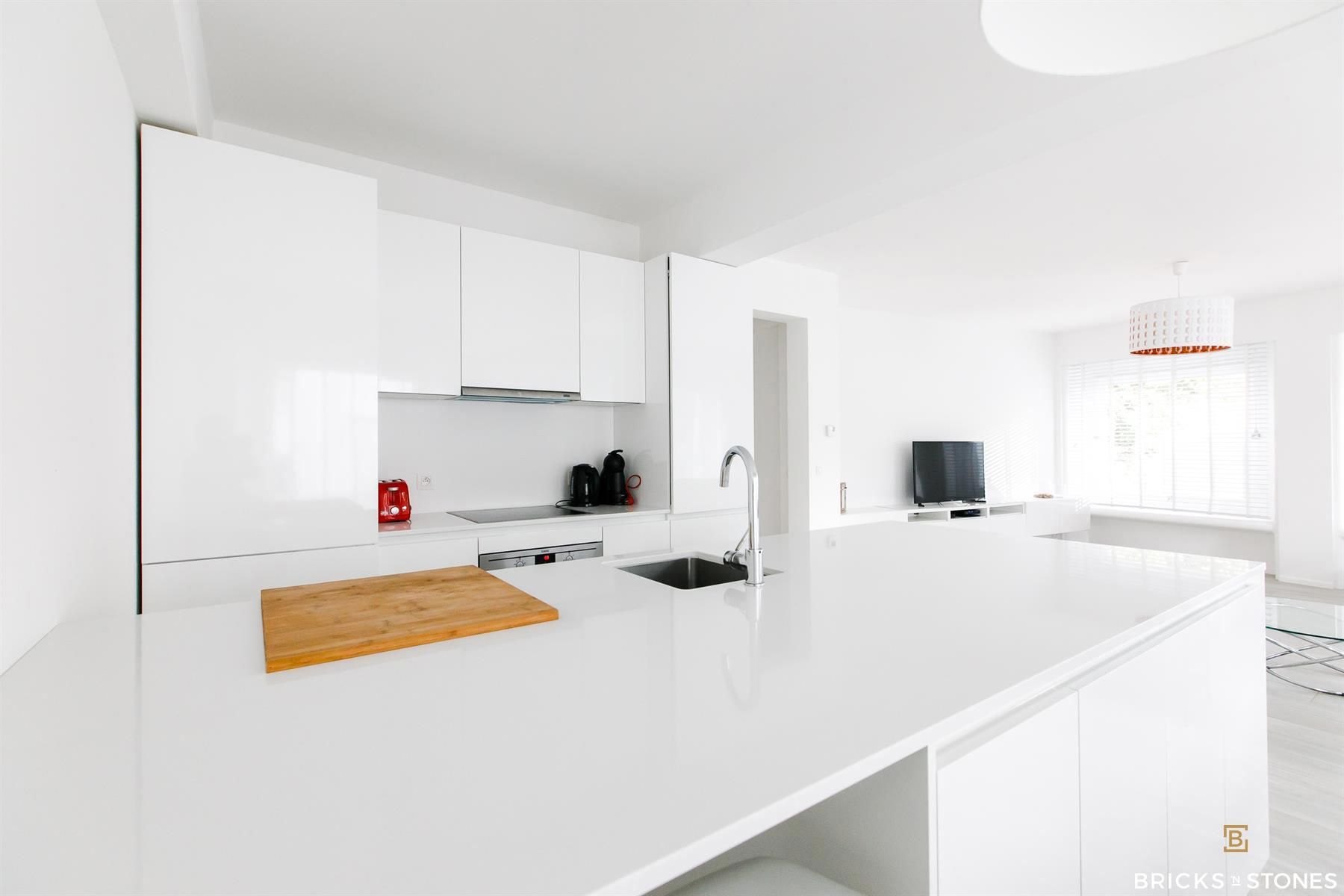 Luxueus gemeubeld twee slaapkamer appartement foto 5