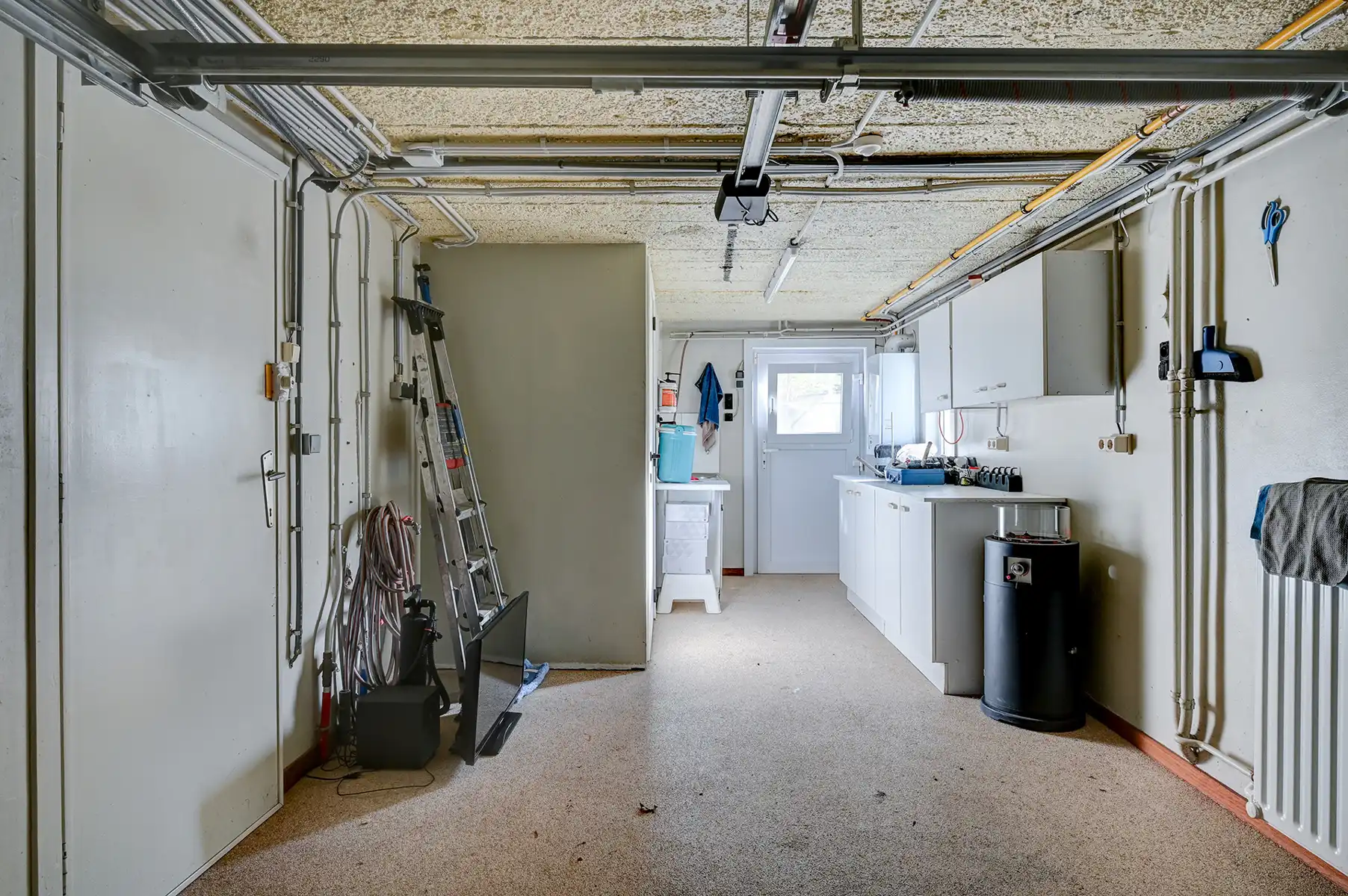 Karaktervolle en energiezuinige split-level woning op een perceel van 3a 96ca. foto 16