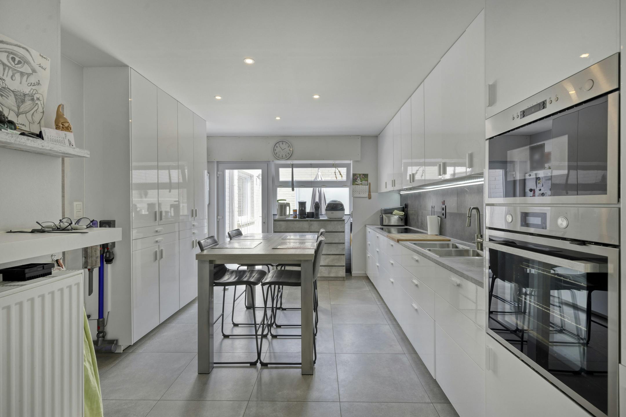 Instapklaar huis met 4 slaapkamers en garage te Assebroek  foto 5