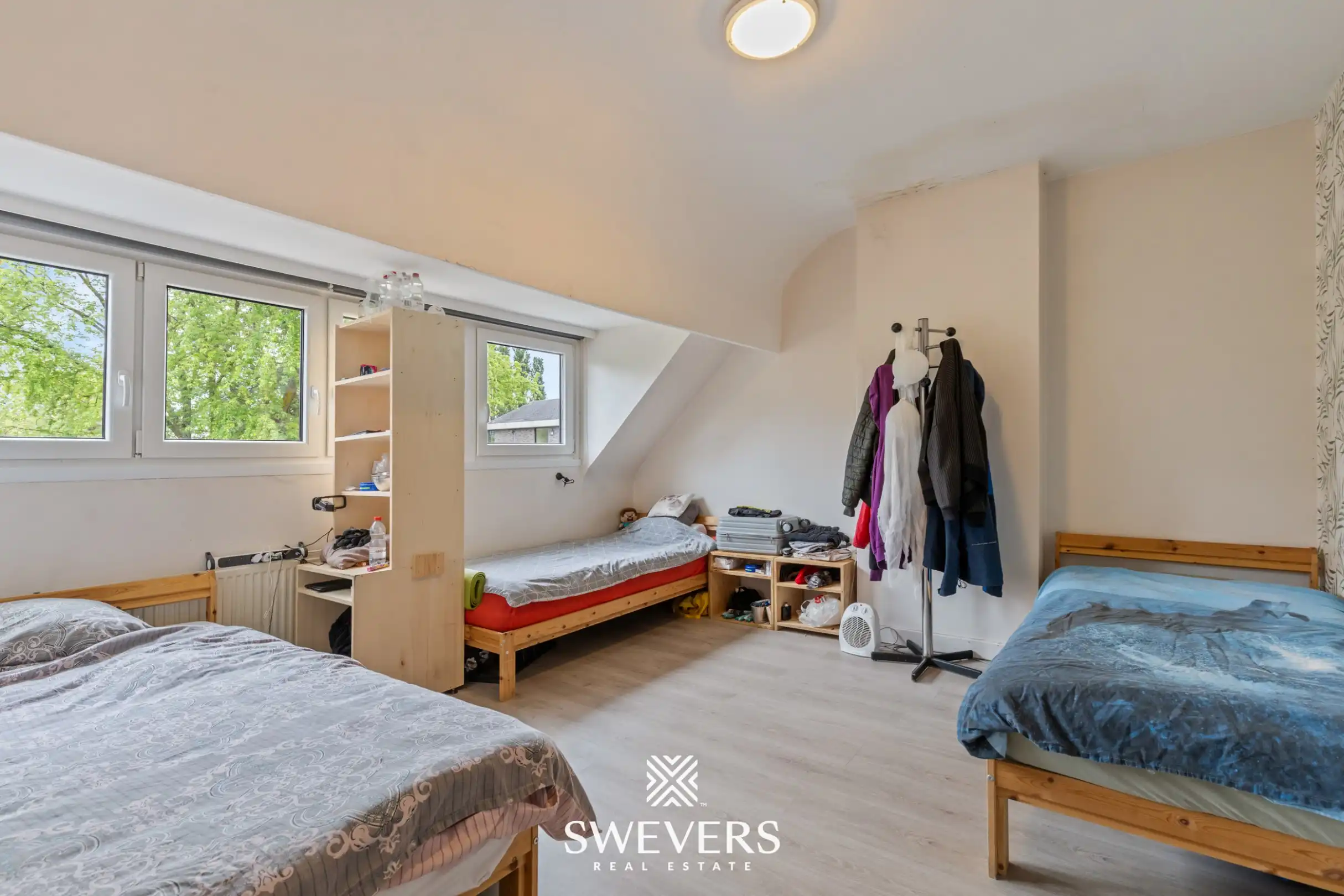 Instapklare rijwoning met 2 zeer ruime slaapkamers en uitstekende ligging foto 12