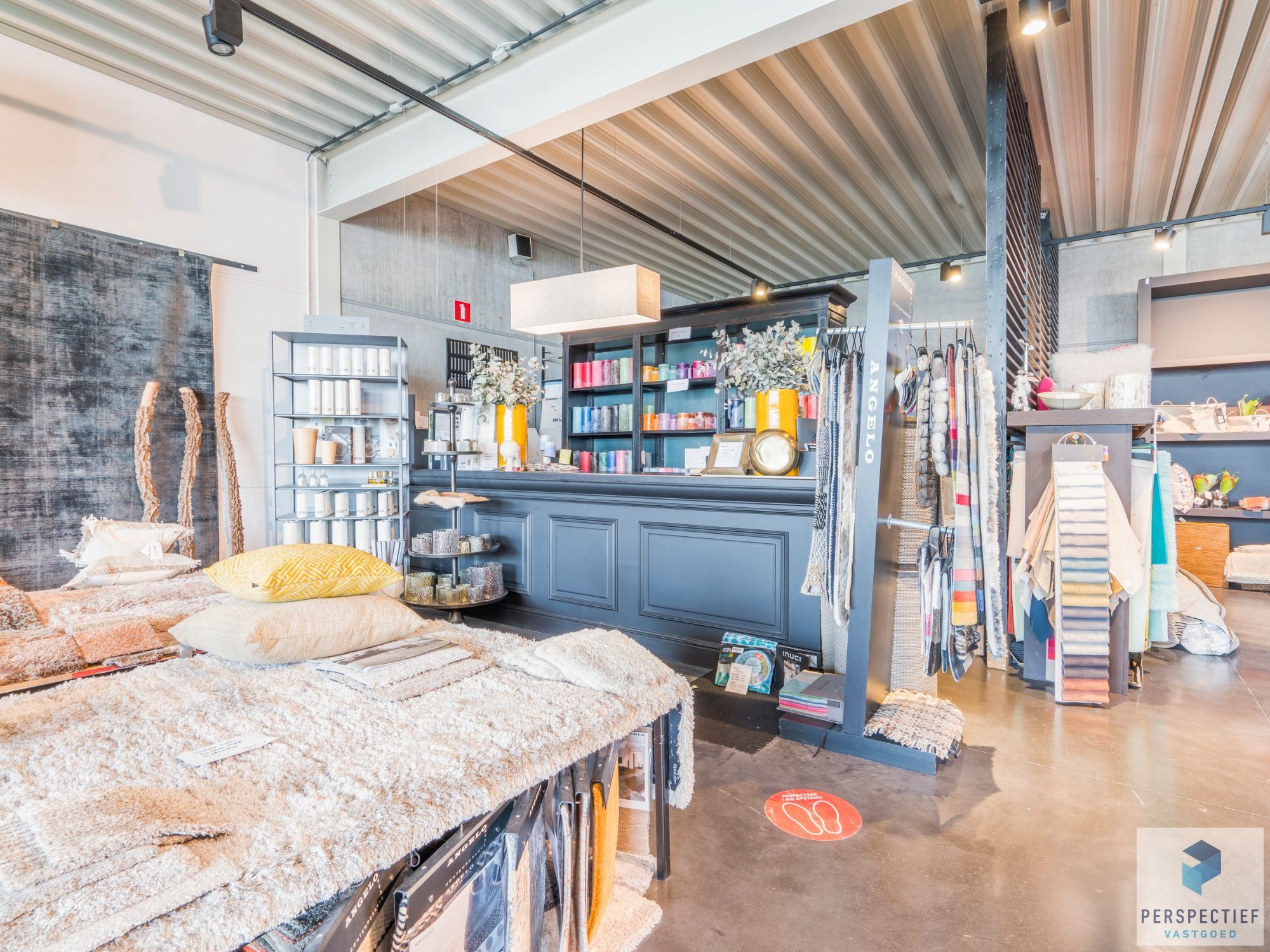 2 handelsruimtes + appartement met mogelijkheden op een strategische ligging te Roeselare foto 31