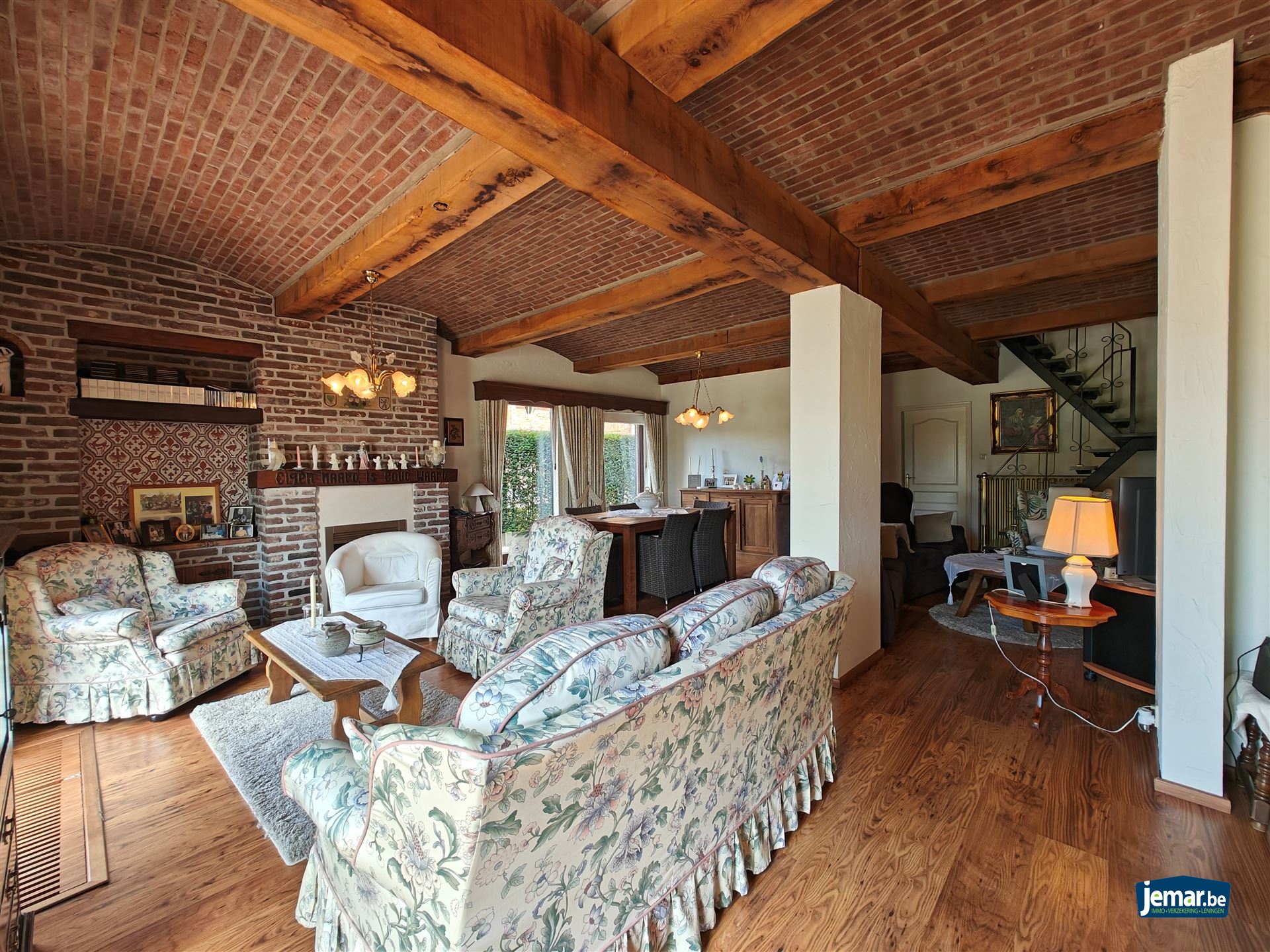 Half- open woning met 4 slaapkamers en apart garage foto 9