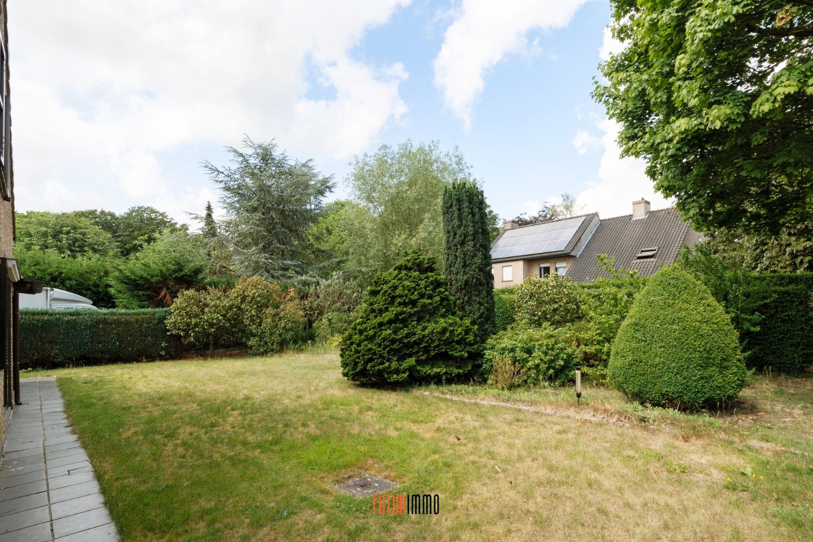 Open bebouwing met garage en ruime tuin foto 18