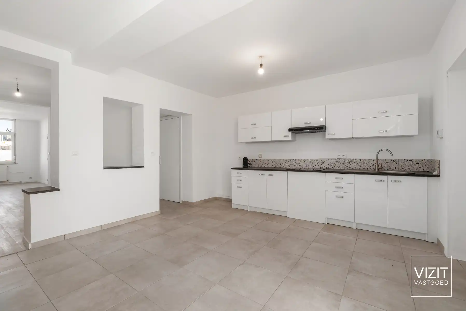 Volledig gerenoveerde woning met stadstuin foto 8