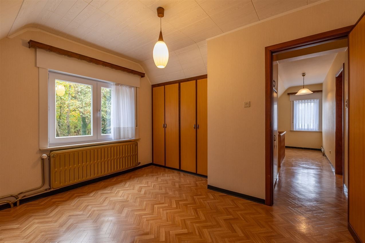 Temidden van agrarisch gebied, grenzend aan bos foto 22