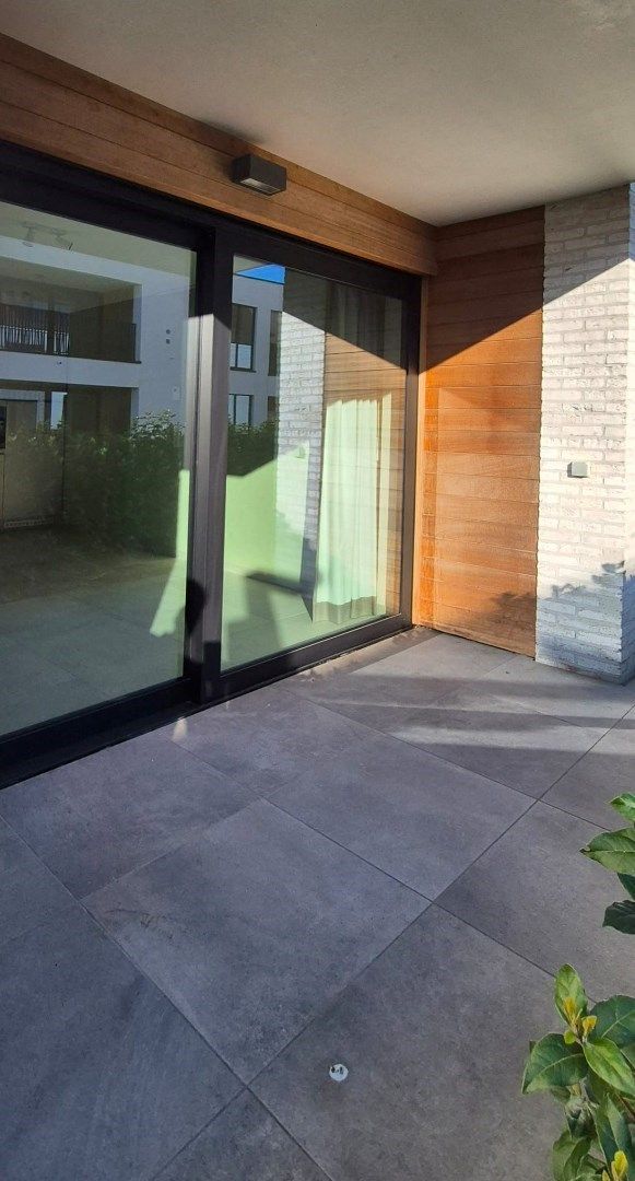 Ruime, gelijkvloerse, recente serviceflat met terras in luxueuze residentie!  foto 10