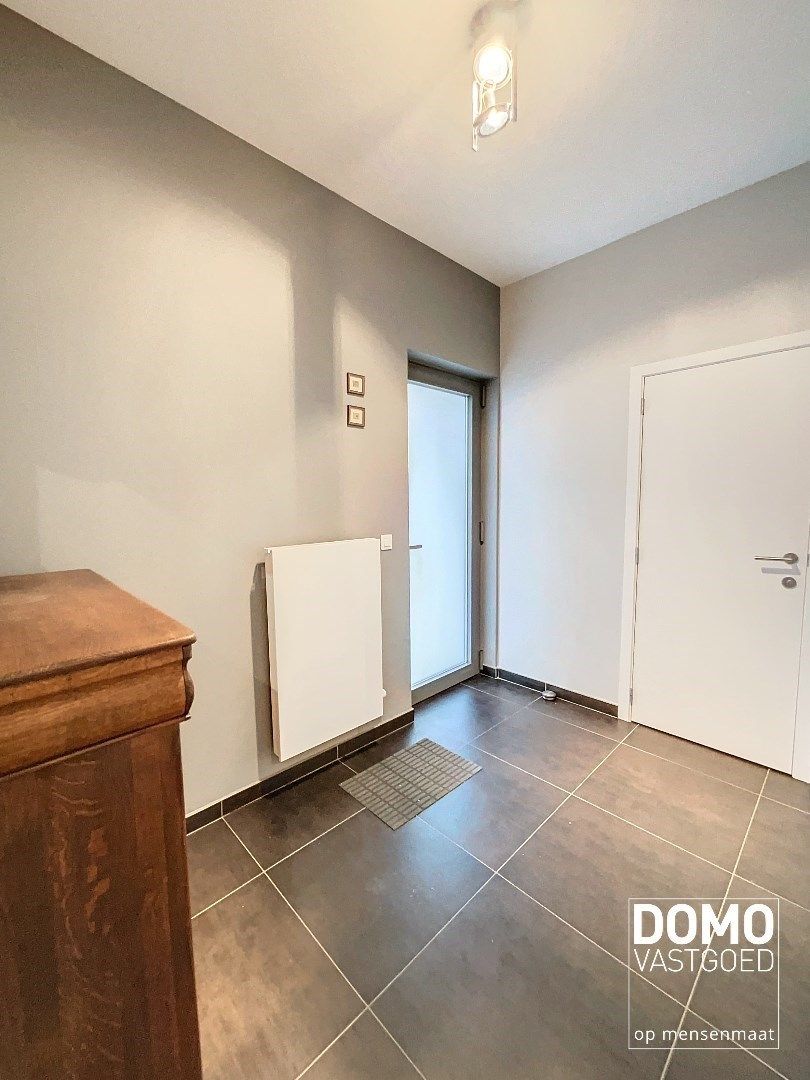 Ruim appartement met tuinterras, garage en 2 slaapkamers in Hasselt foto 2