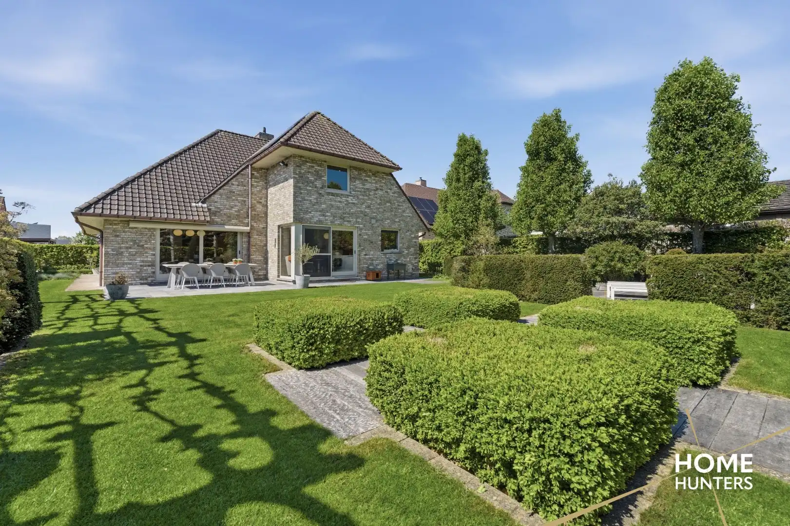 luxe villa met 4 slaapkamers, ruime tuin en een dubbele garage op een rustige locatie te Ieper foto 33