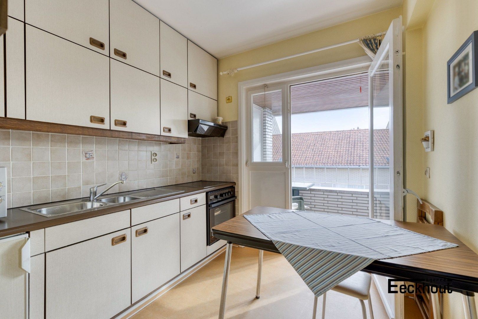 Zeer ruim hoekappartement in een rustige en brede straat op wandelafstand van het strand! foto 6