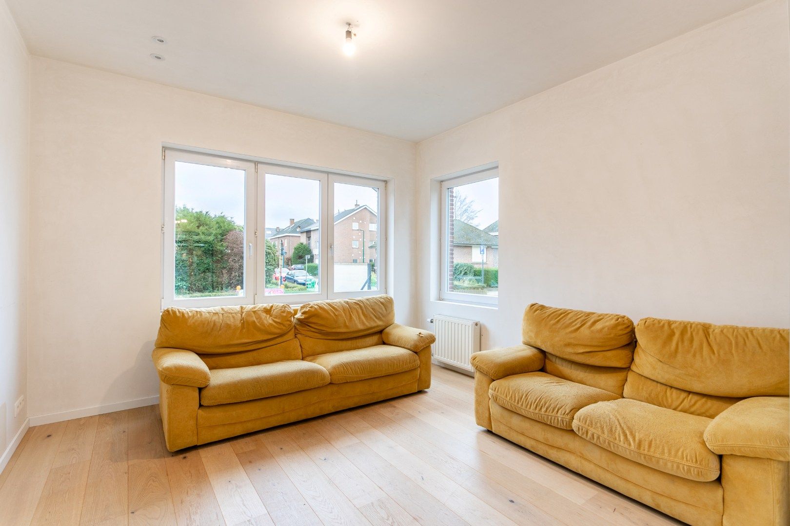 Instapklare woning met 4 slpk op perceel van 5a 45ca foto 7