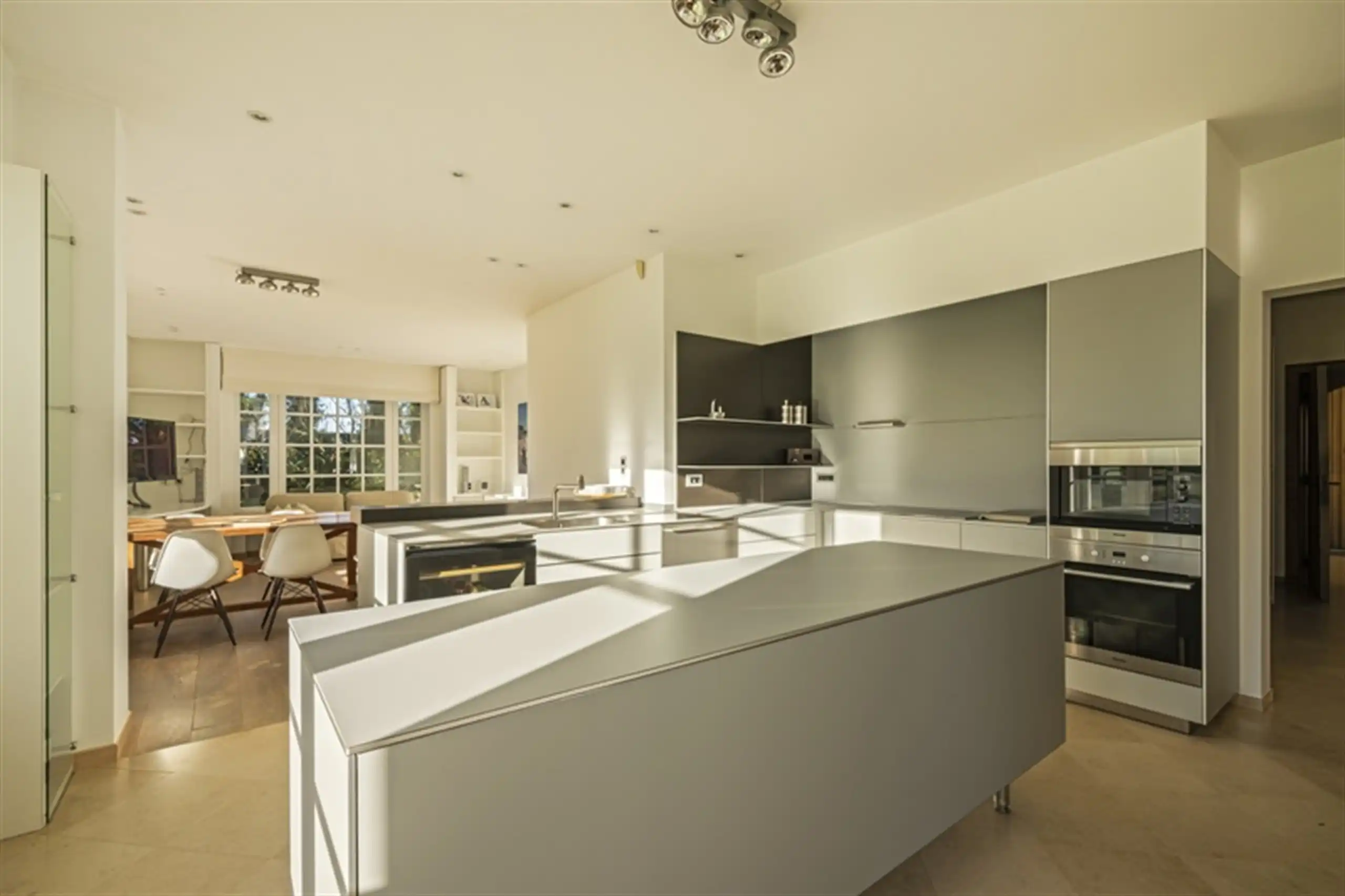 Waardevolle witte vastgoedparel  op 8.679 m² ! foto 14