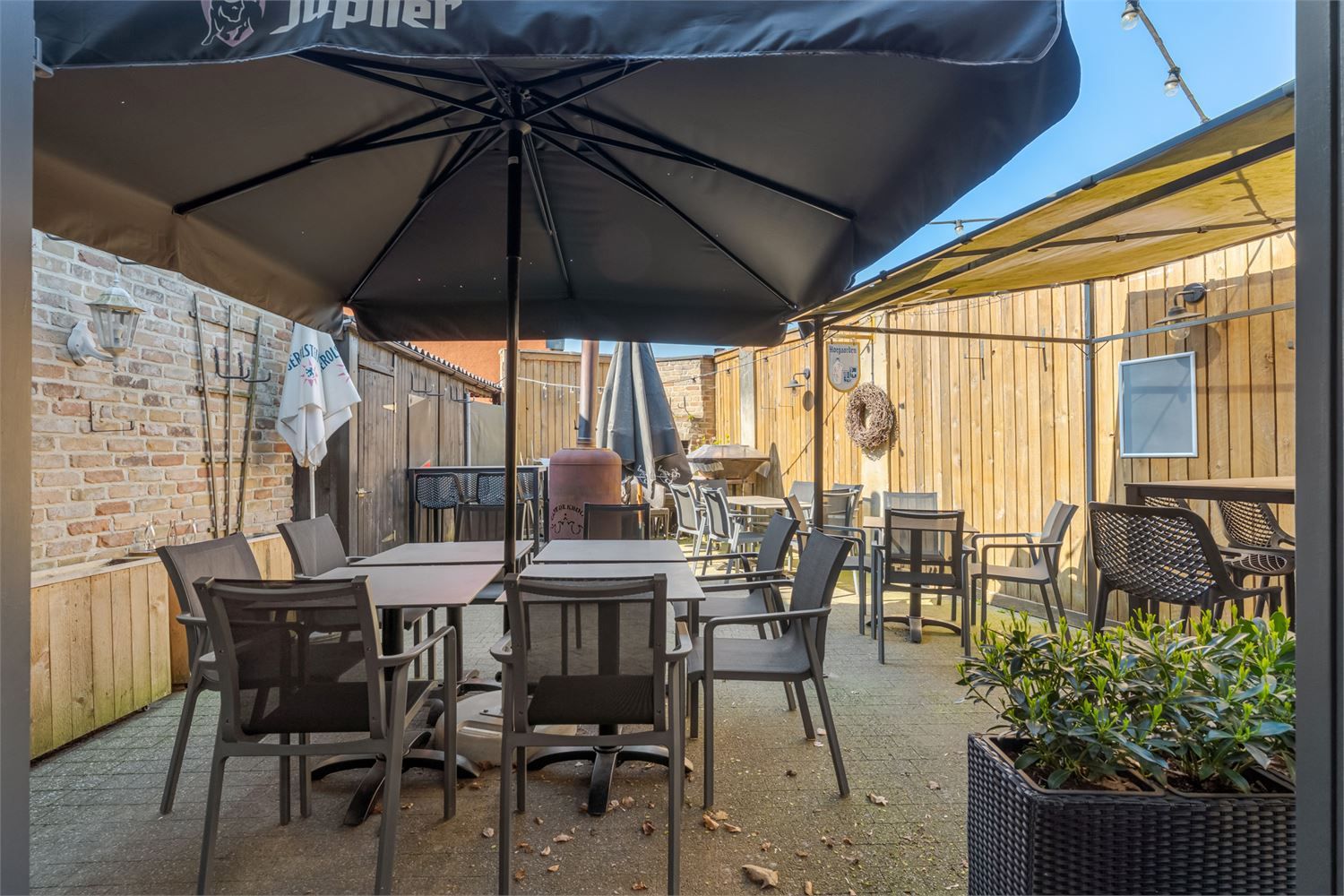 Instapklaar handelspand met woonst op toplocatie – horeca-inboedel inbegrepen! foto 11