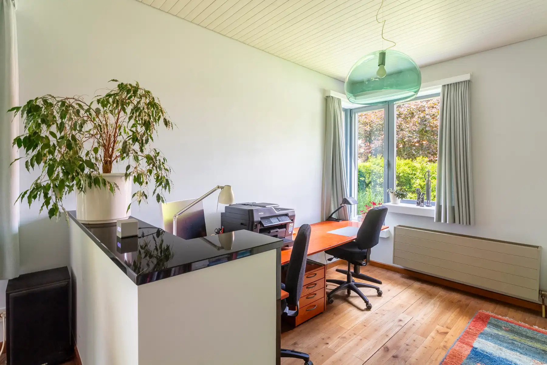 Ruime gezinswoning met zonnige tuin op toplocatie! foto 10