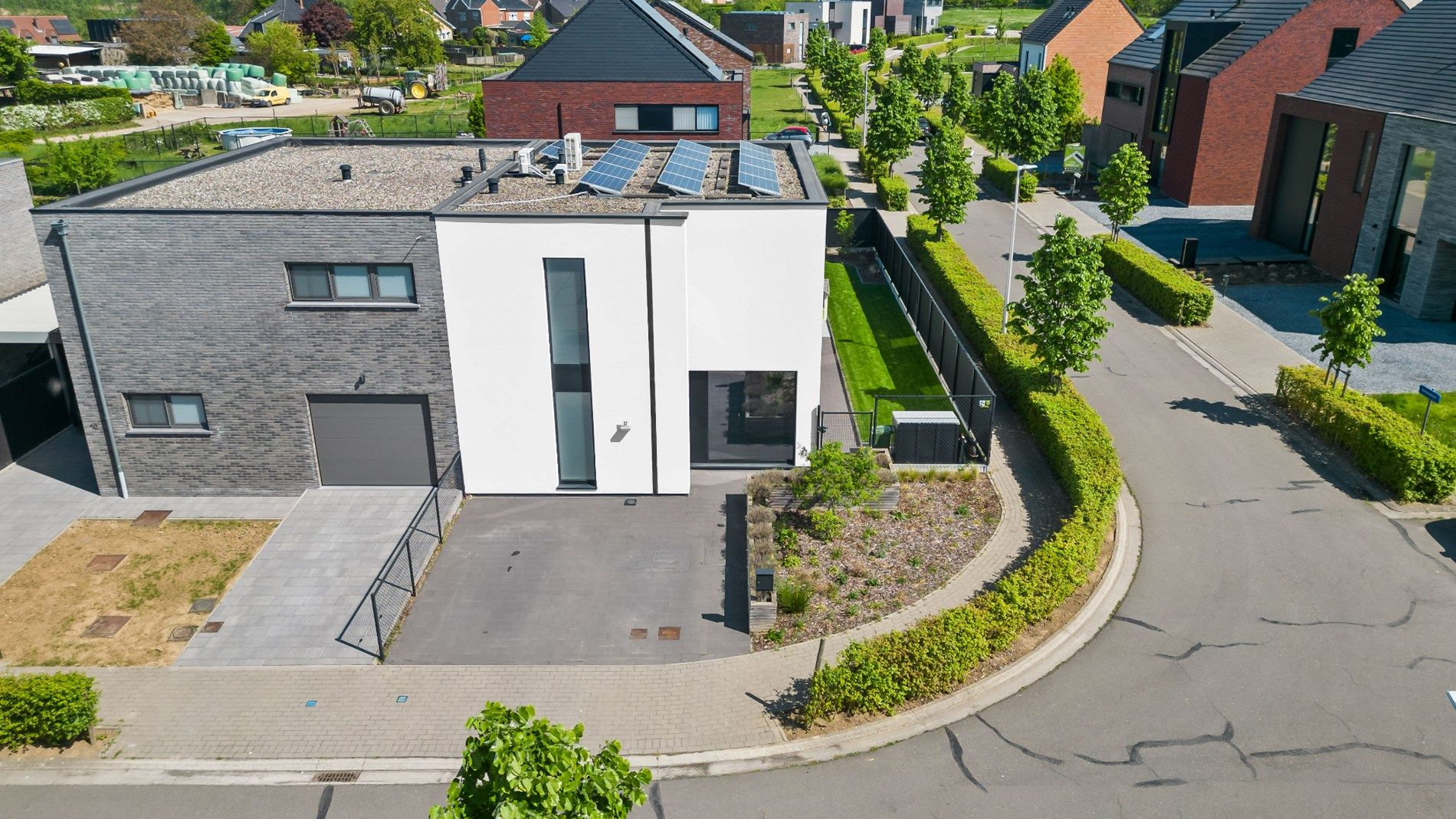 Ruime, energiezuinige gezinswoning in rustige woonwijk foto {{pictureIndex}}