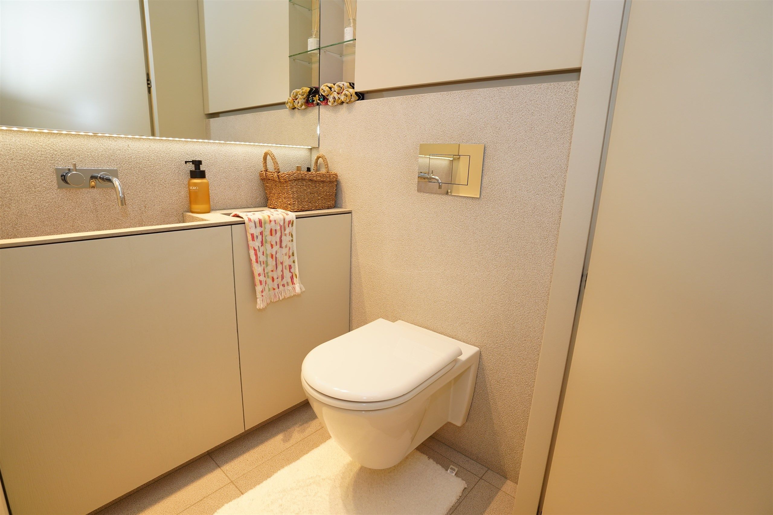 Luxeappartement met frontaal Leiezicht & voorbijglijdende bootjes foto 19