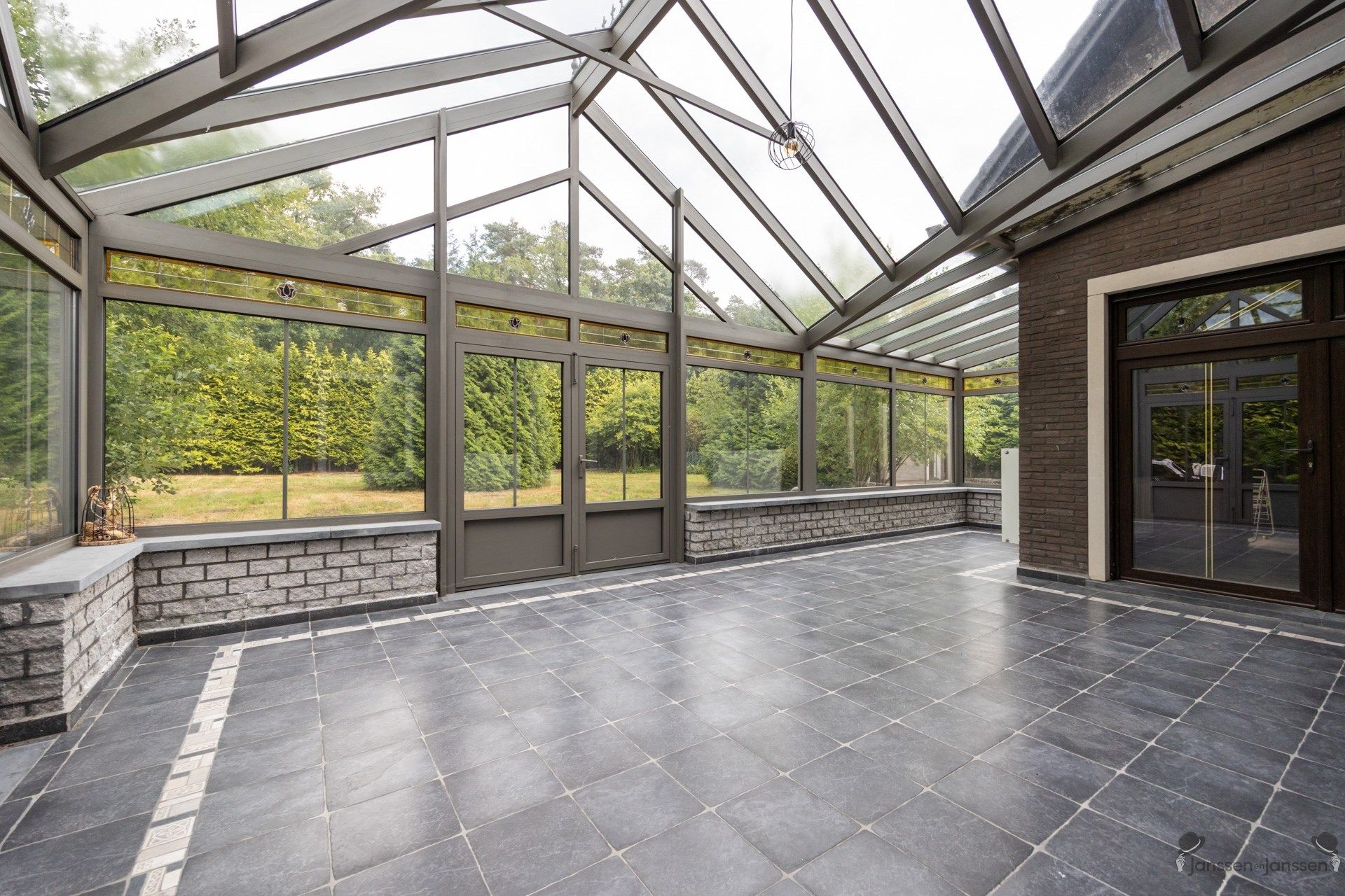 Villa met prachtige uitbouw op een zonovergoten perceel van 3.075 m². foto 8