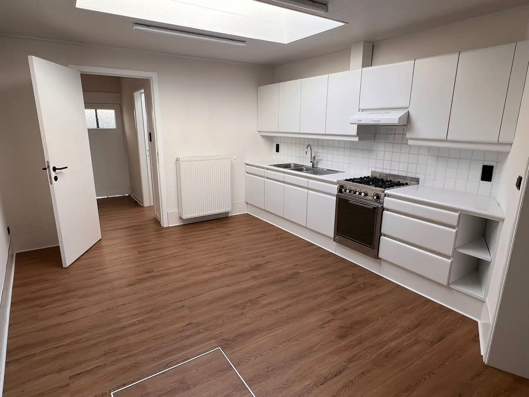 Gerenoveerde woning met 2 slaapkamers en tuin foto 2