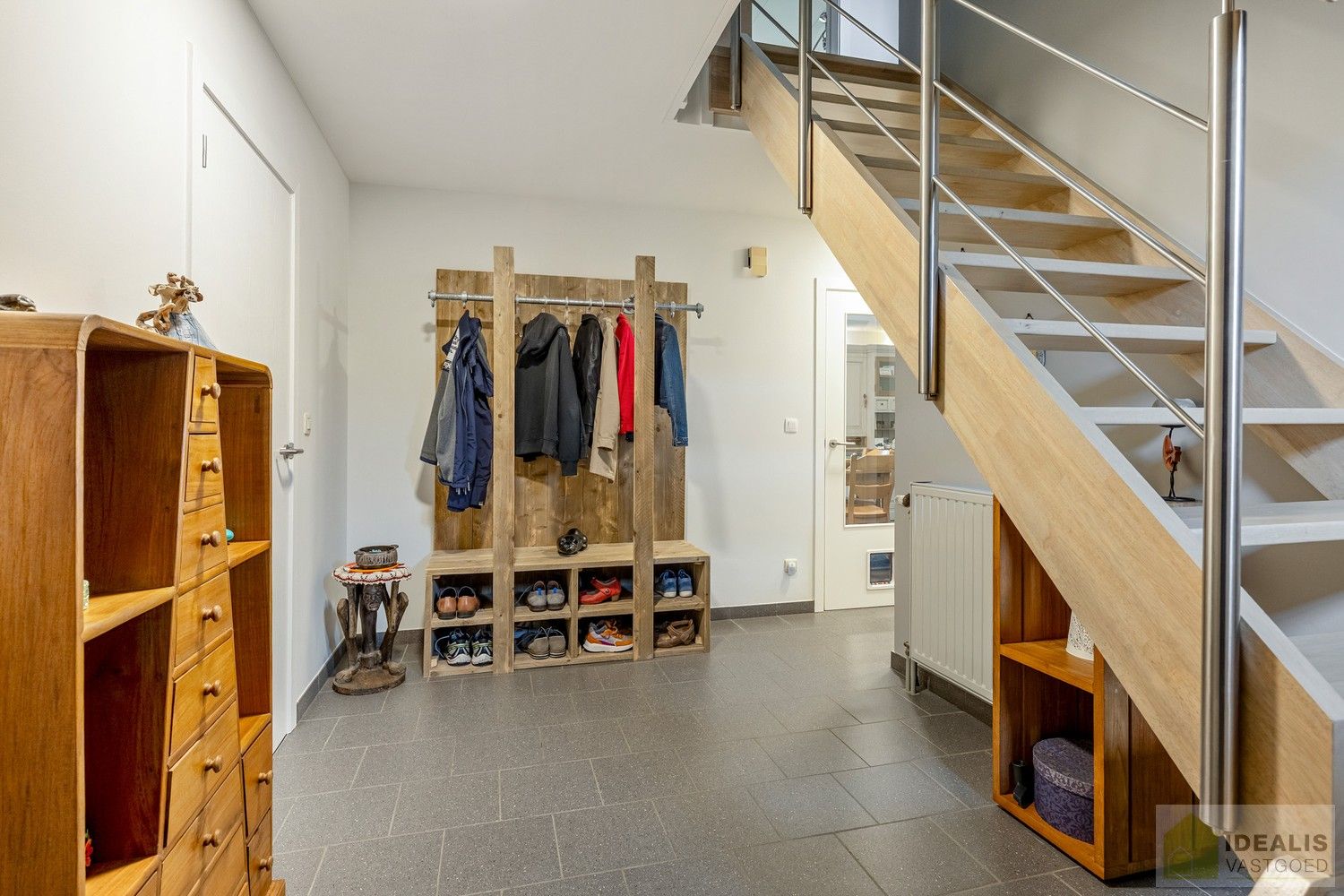 IDEALIS VASTGOED – ZEER VERZORGDE EN INSTAPKLARE GEZINSWONING MET 4 SLAAPKAMERS OP EEN RUIM PERCEEL VAN 16A 47CA IN EEN RESIDENTIELE WOONSTRAAT foto 5