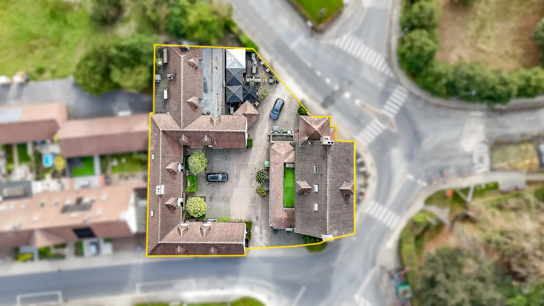 Multifunctionele eigendom met appartementen en handelszaken! foto 13