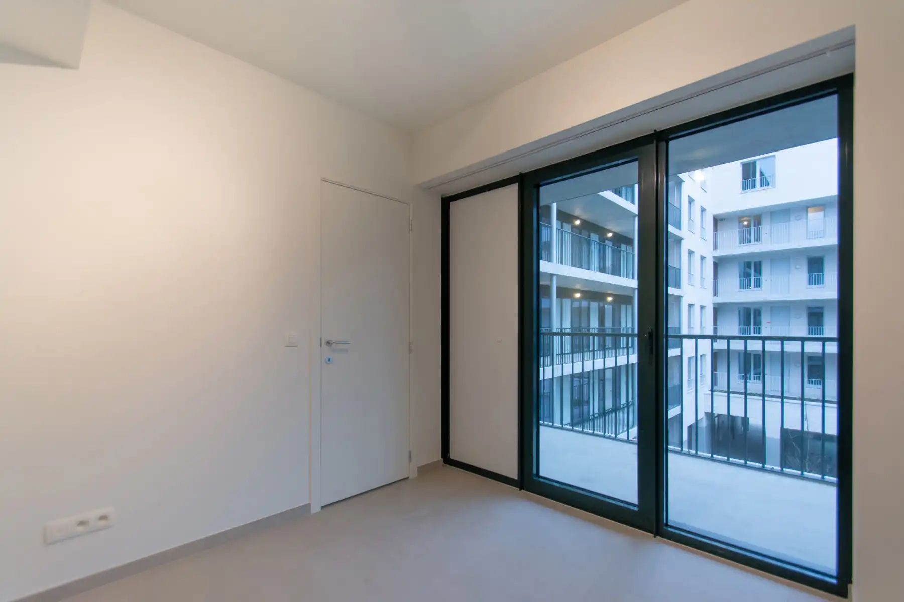 Prachtig nieuwbouwappartement met 2slpk. en balkon foto 7
