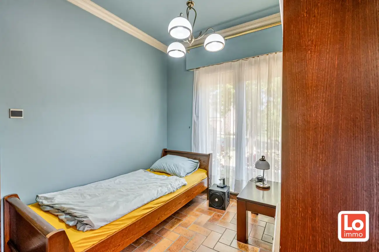 Ruime te renoveren open villa met inpandige garage op een héél rustige toplocatie met open zicht in Lochristi! foto 4