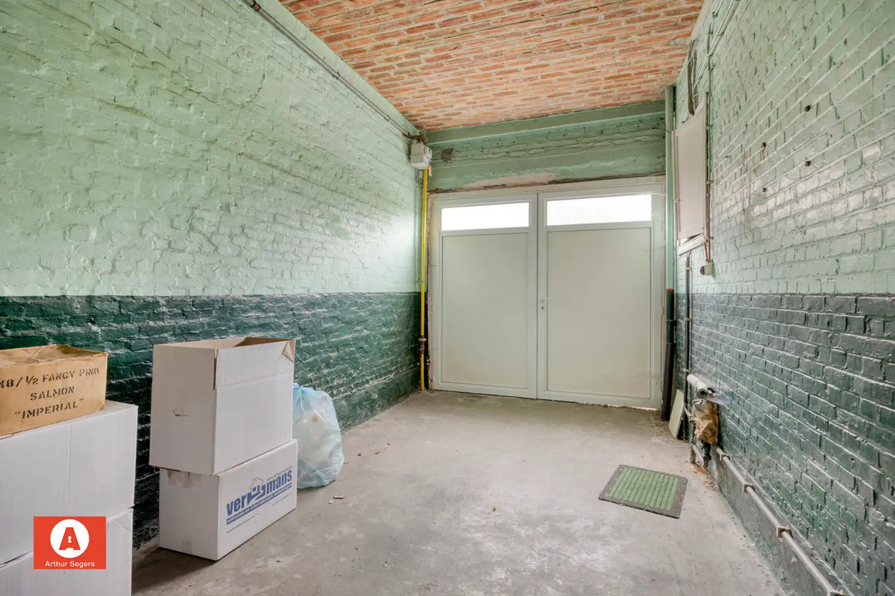 Ruime te renoveren woning met 4 slaapkamers foto 22