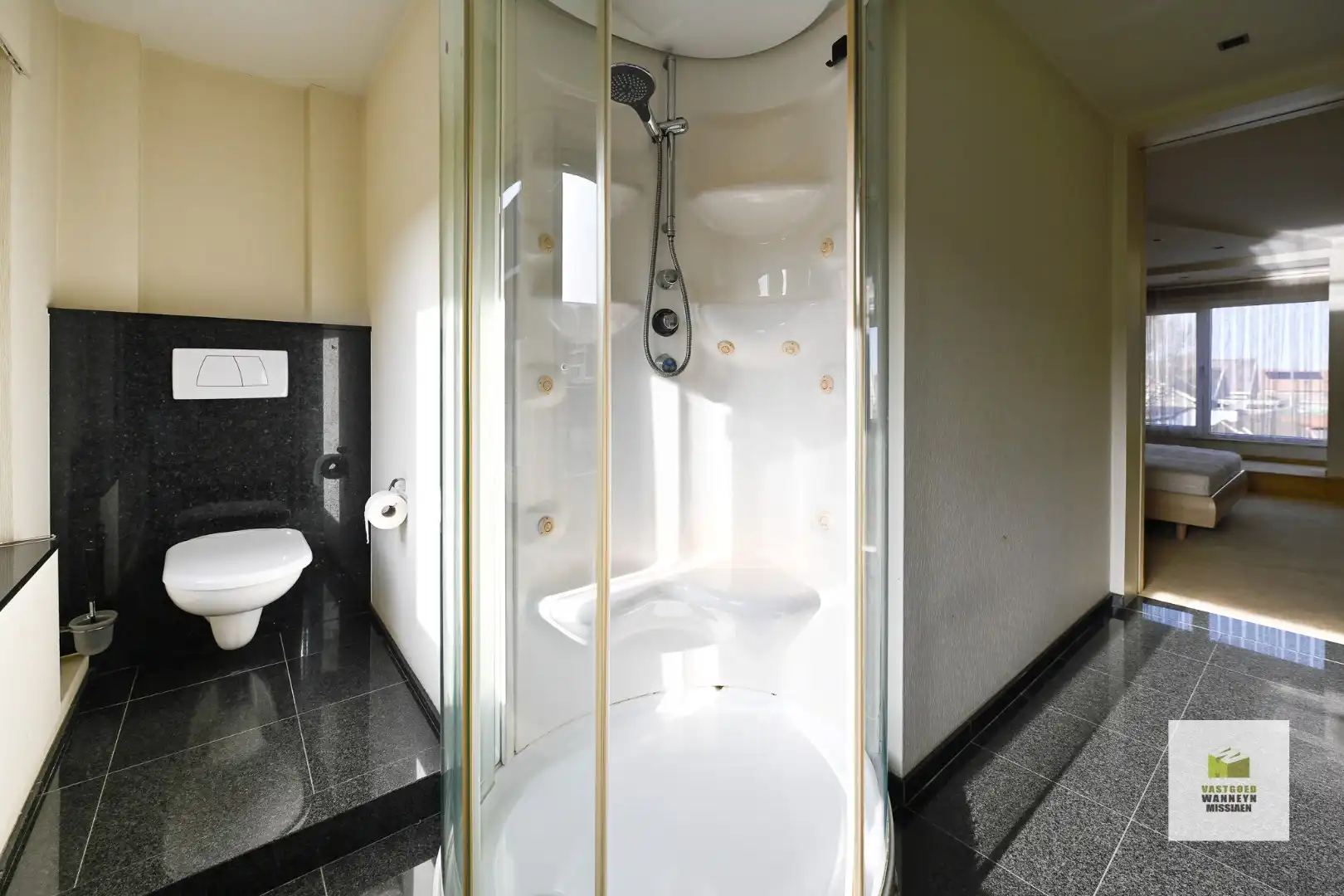 Ruime te renoveren gezinswoning met grote garage en 4 slaapkamers op 349 m2 foto 21