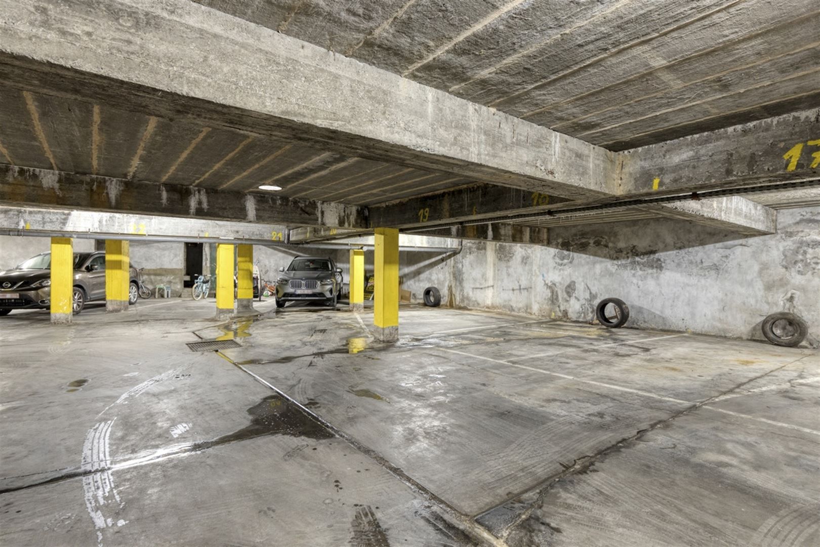 Centraal gelegen appartement met 2 slaapkmrs en autostaanplaats foto 22