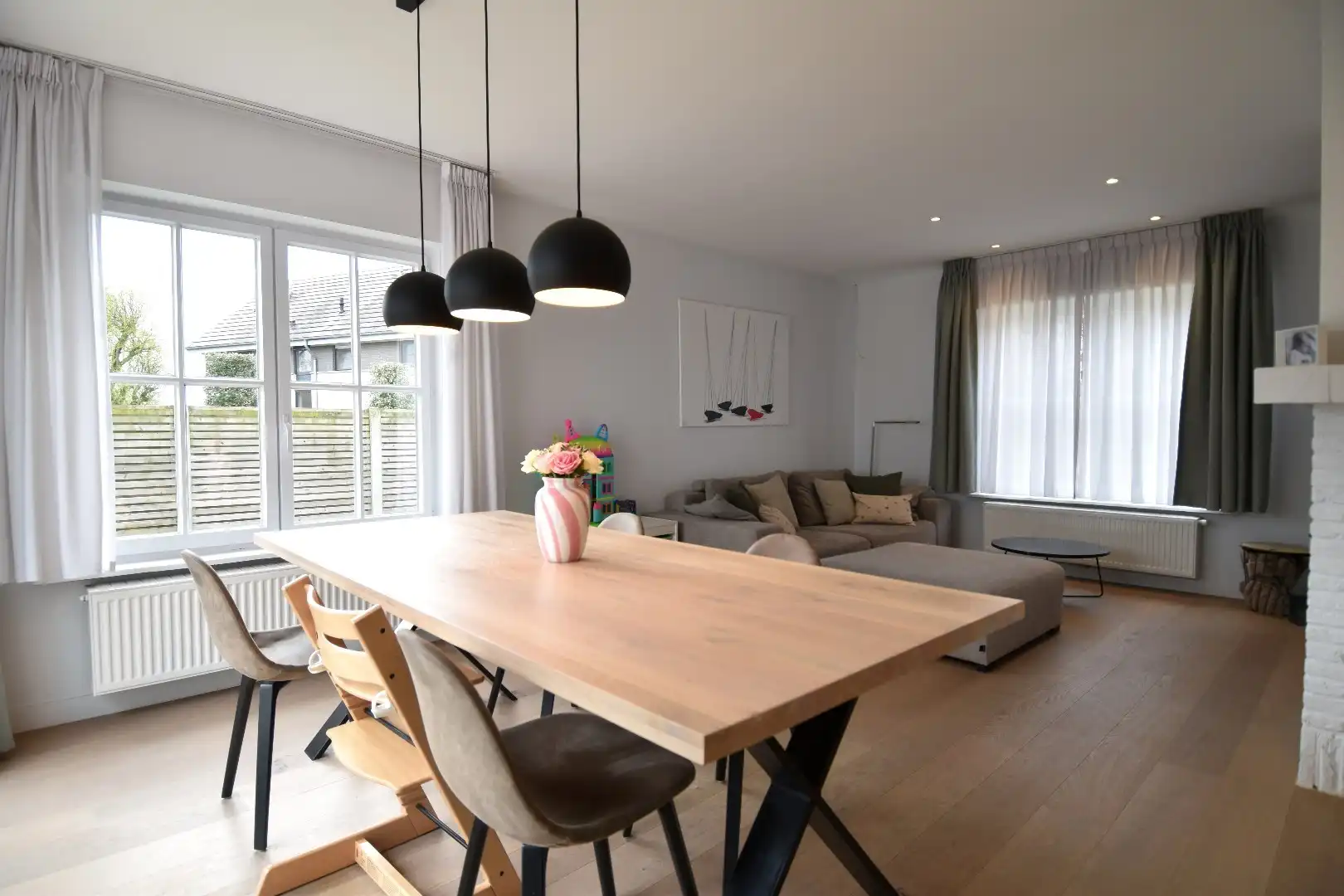 Instapklare woning met 3 slaapkamers, garage en een mooi stukje tuin te koop in residentiële wijk te Aalbeke foto 8