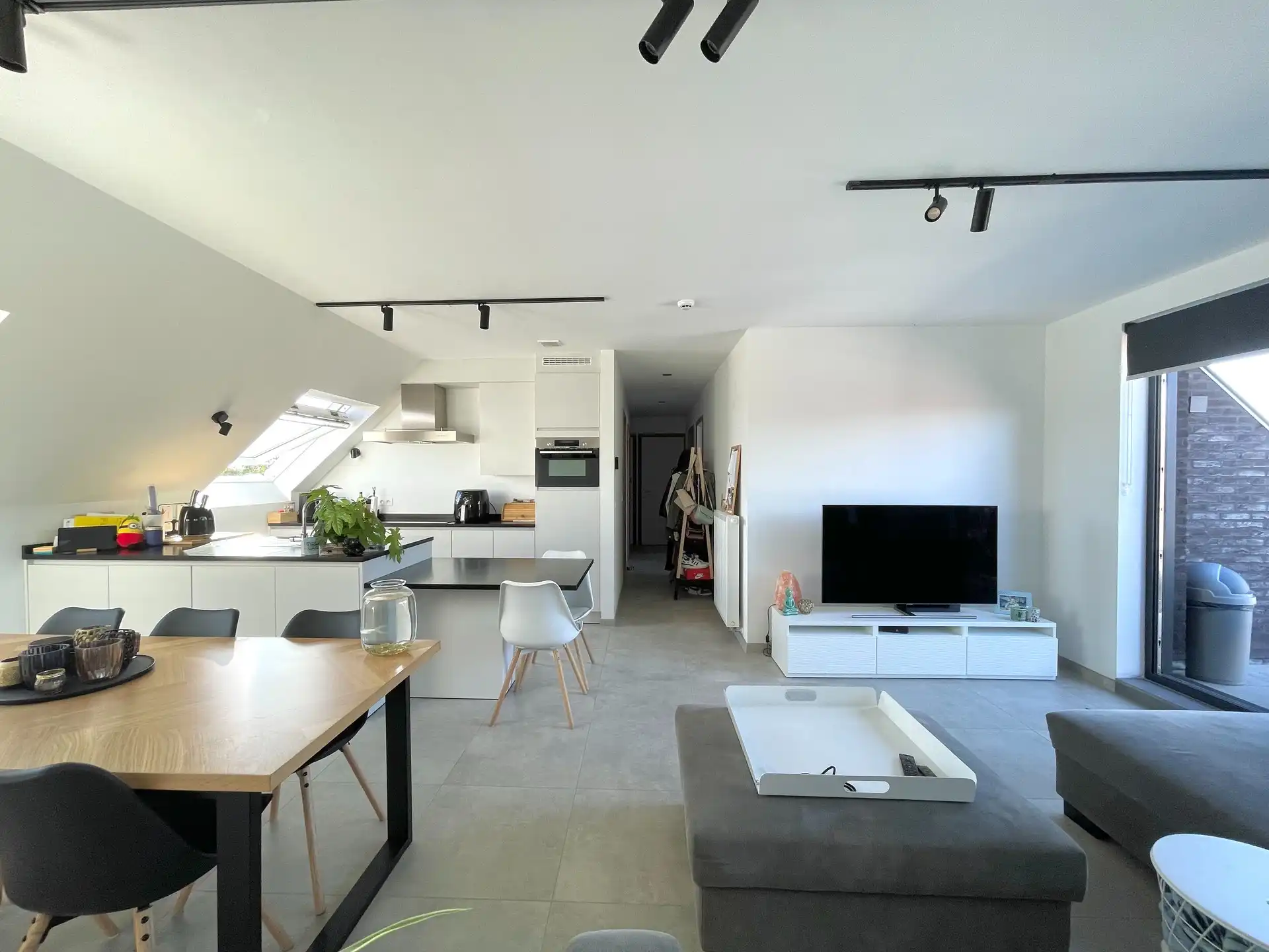 RECENT EN LICHTRIJK APPARTEMENT MET 2 KAMERS EN PARKEERPLAATS foto 5