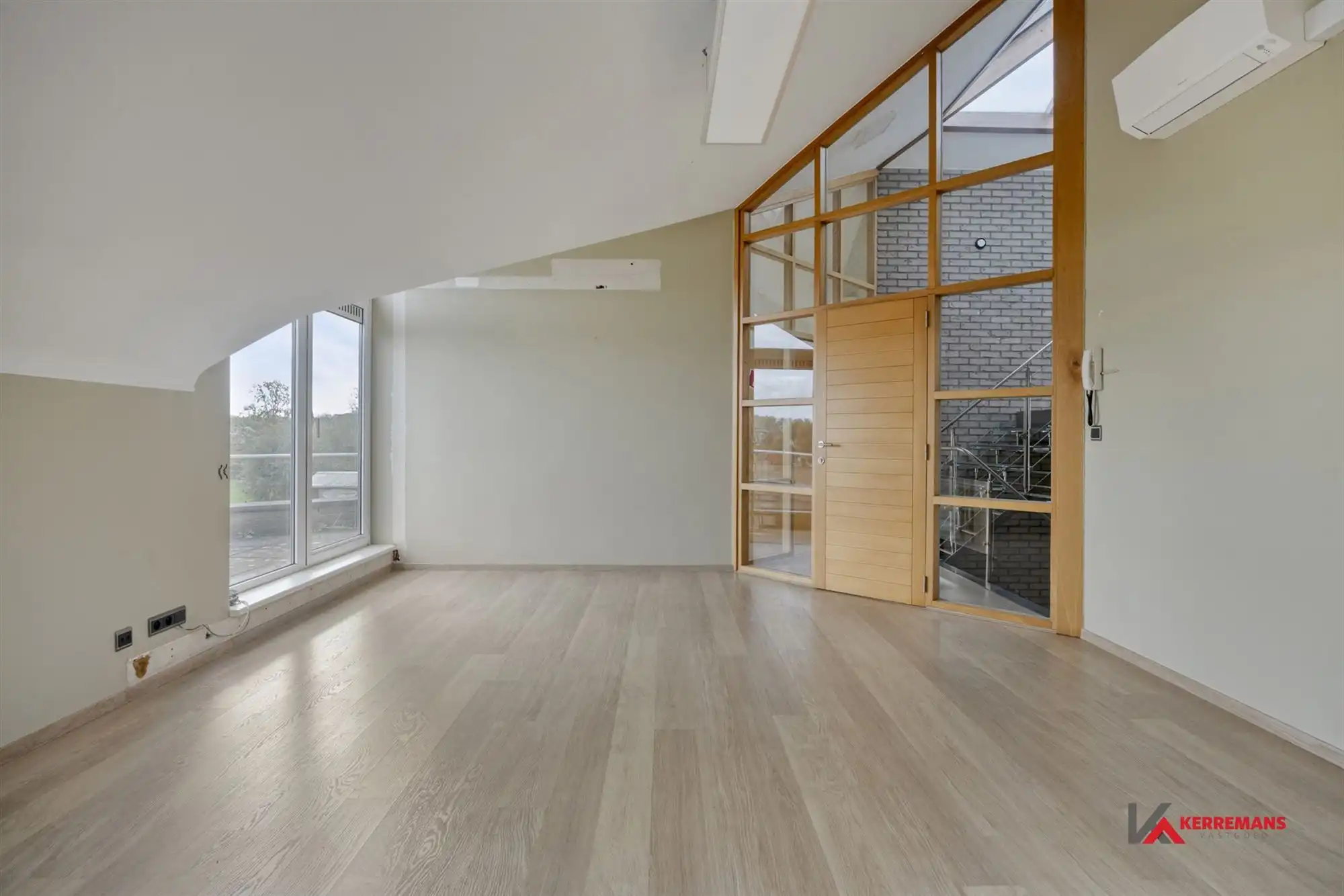 Kantoorgebouw. foto 18