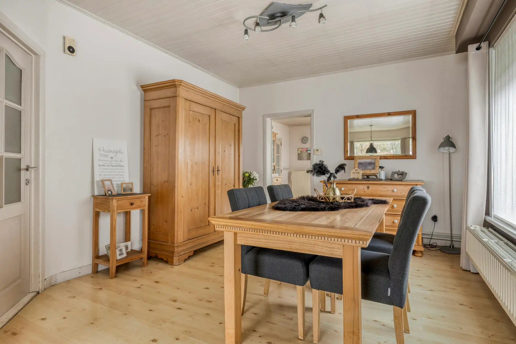 Bungalow met ruime garage te koop in Kemzeke foto 4